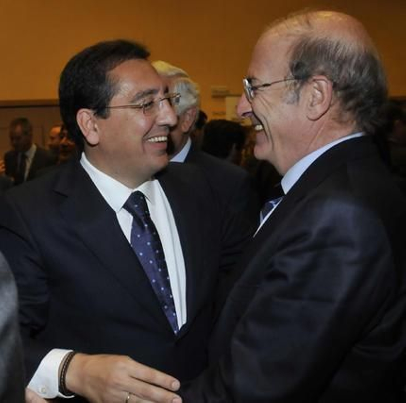 Antonio Pulido saluda a Pedro Rodríguez.

Foto: Juan Carlos Vazquez / Victoria Hidalgo