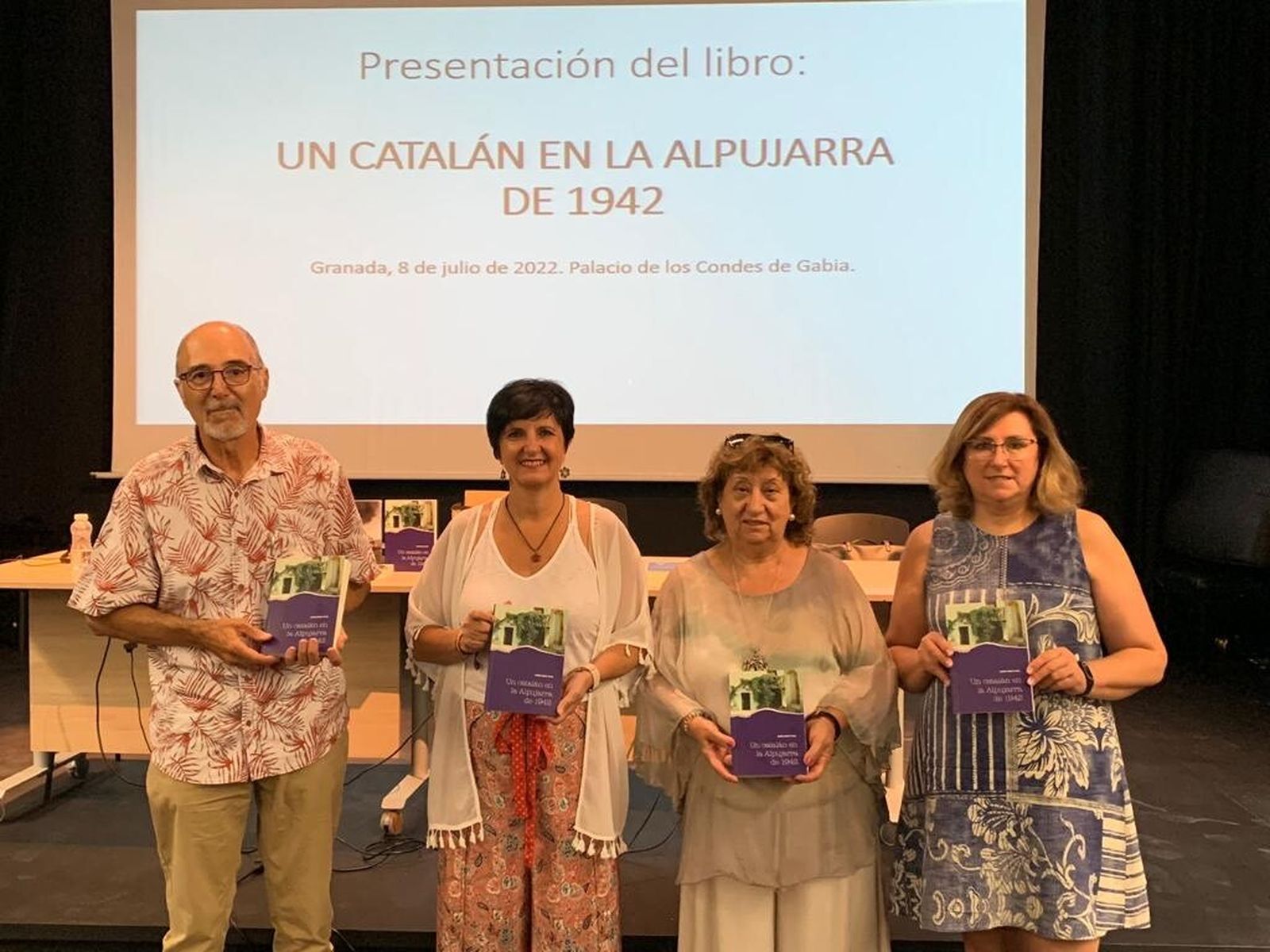 Foto de familia de la presentación del libro 'Un catalán en la Alpujarra'