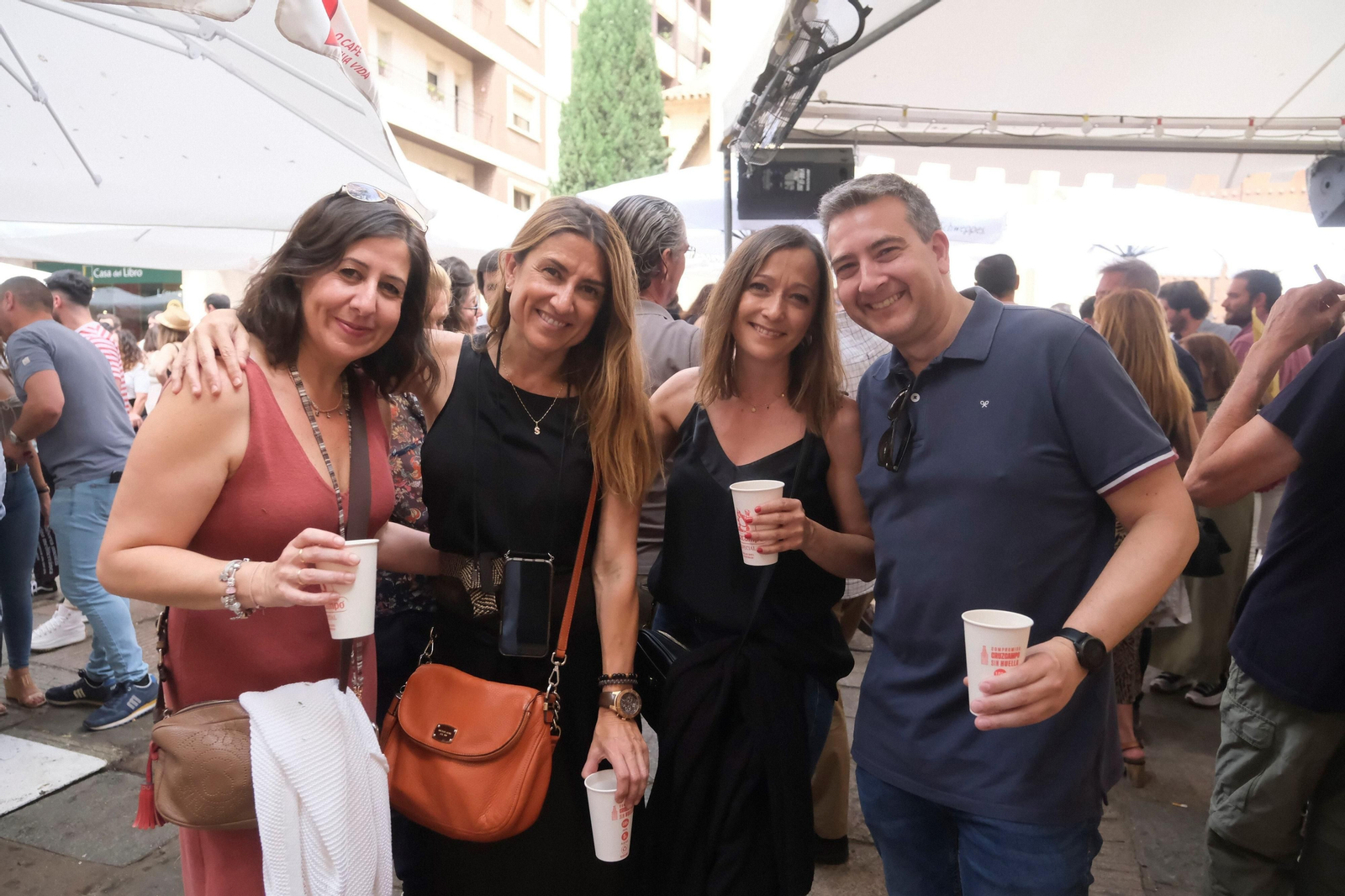Ganas de fiesta a las puertas del fin de semana en las Cruces de Mayo de Córdoba, en imágenes