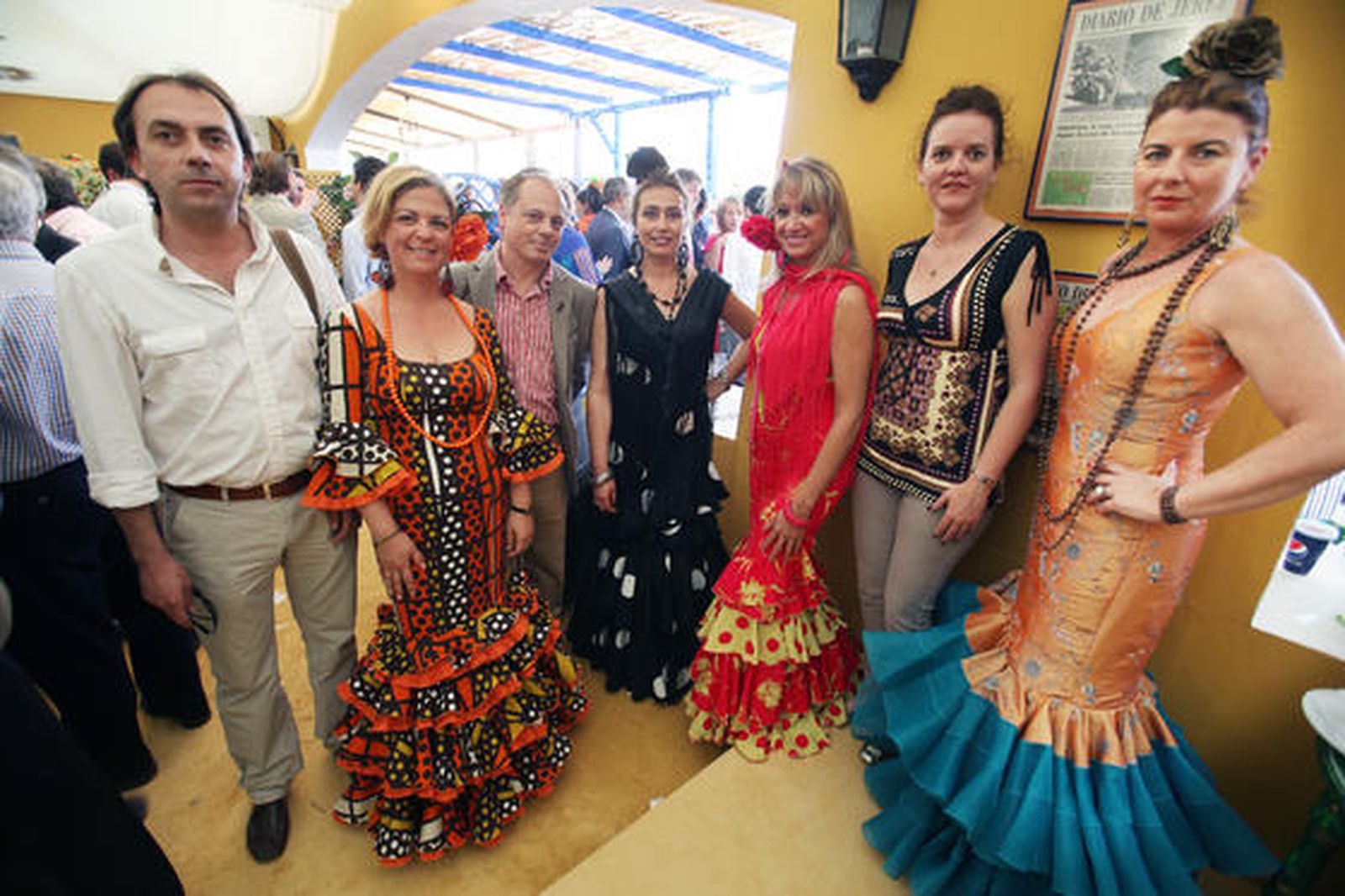 La delegación en Jerez de la inmobiliaria Grupo Q con Javier García Romero, Raquel Fernández, Carmen Algaba, Carlos Tomassetti, Pilar Montes, África Ramos y Carmen Fernández

Foto: Vanesa Lobo