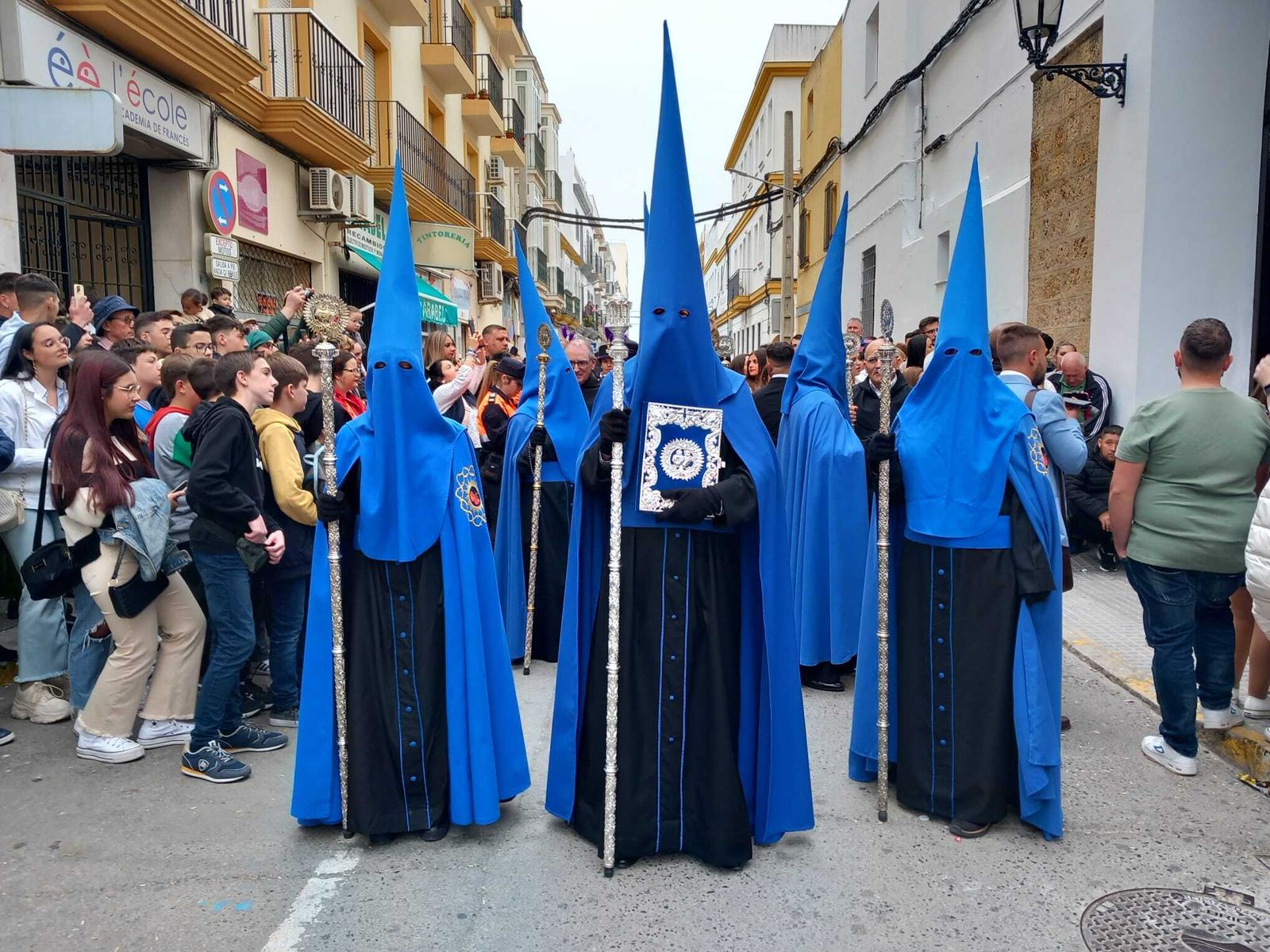 Todas las imágenes de la Virgen de Afligidos restaurada y del martes santo en Chiclana