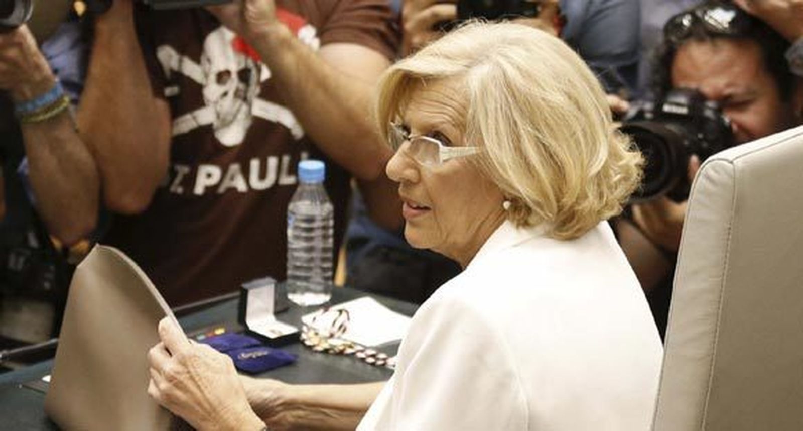 Manuela Carmena, proclamada alcaldesa de Madrid con el apoyo del PSOE