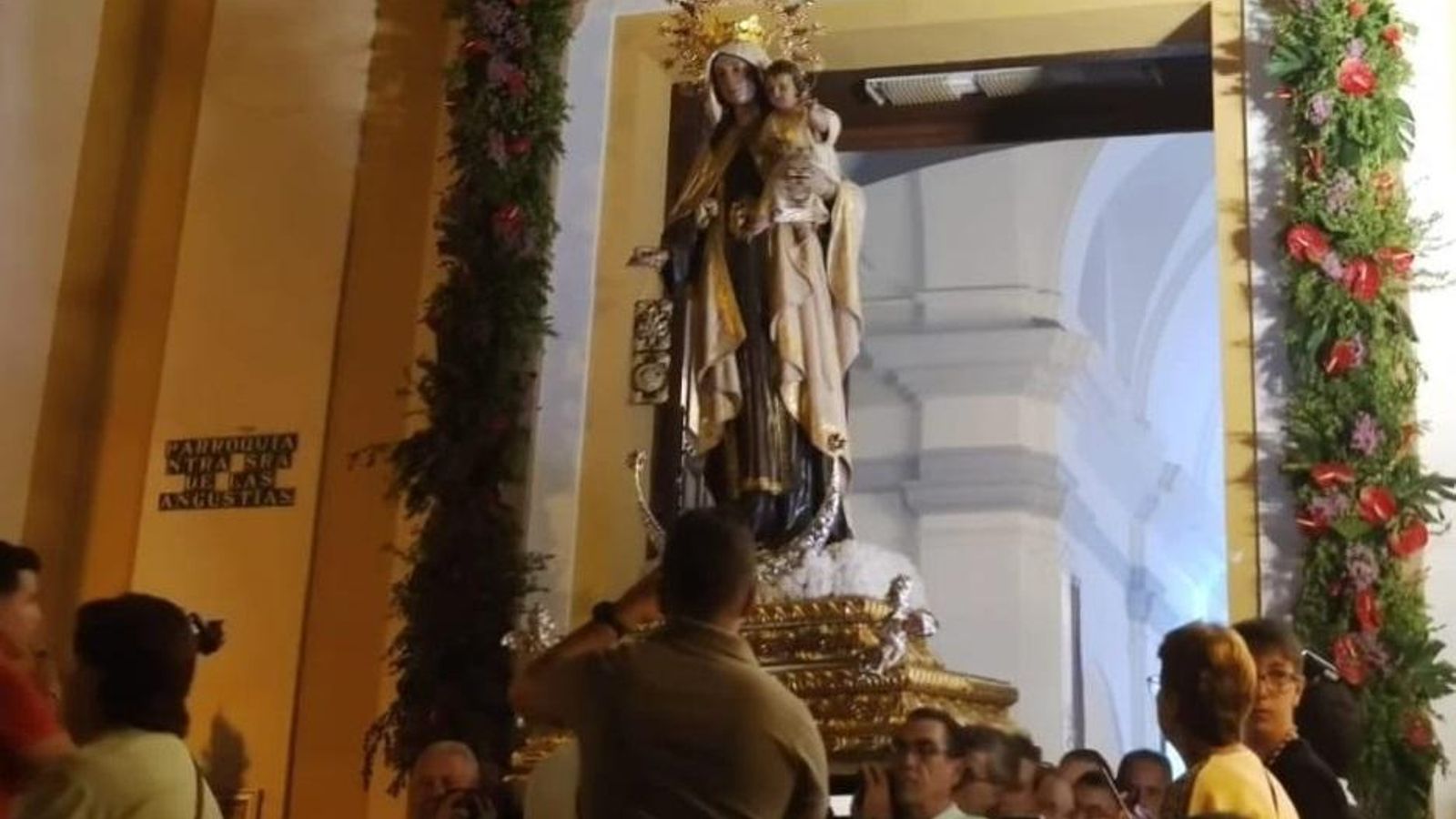 La Virgen del Carmen de El Palo a la salida de la Parroquia de Nuestra Señora de las Angustias