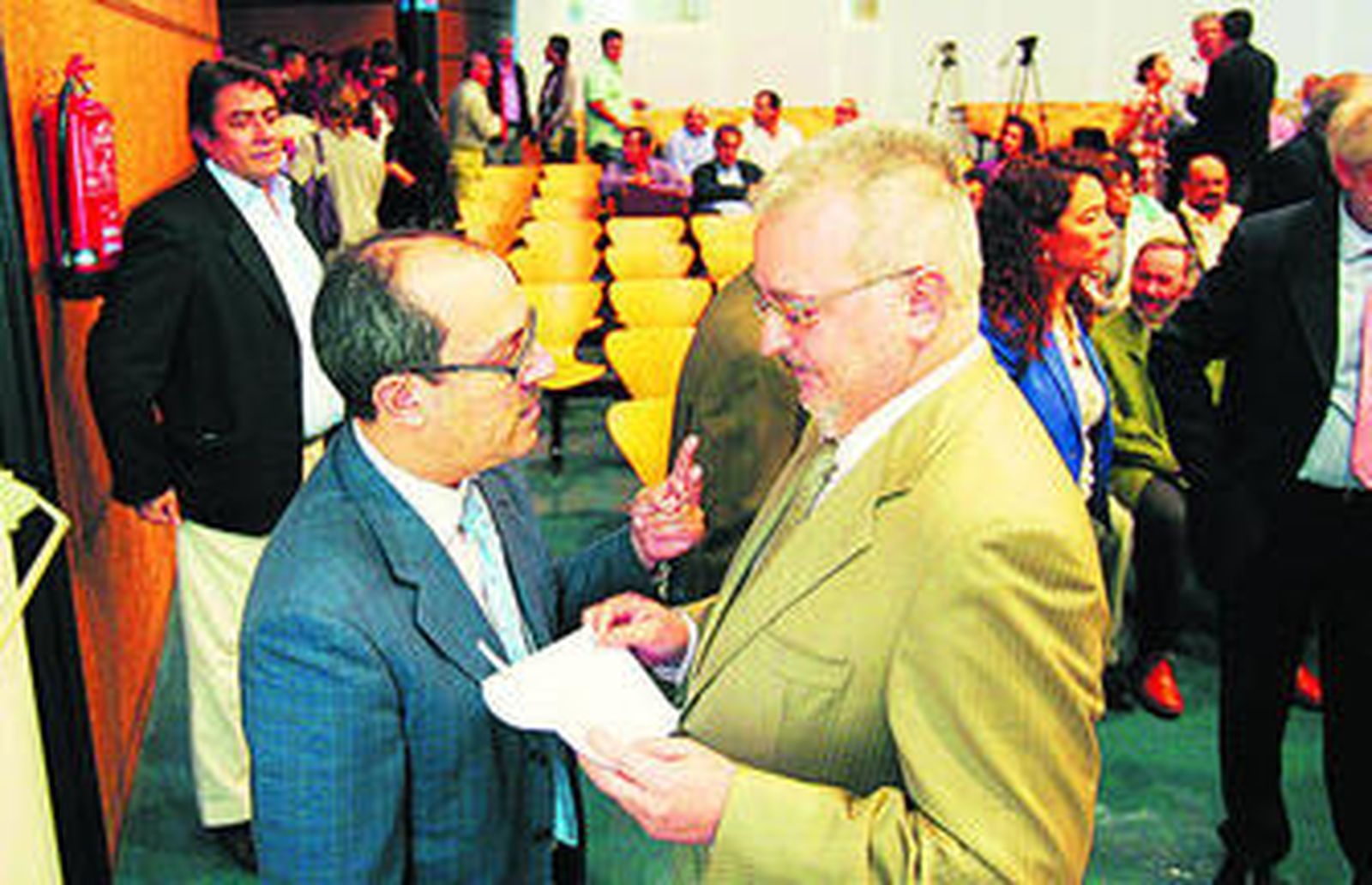Juan Bouza (ex delegado de Empleo), junto al ex consejero Antonio Fernández, durante la presentación del plan de formación en 2009.