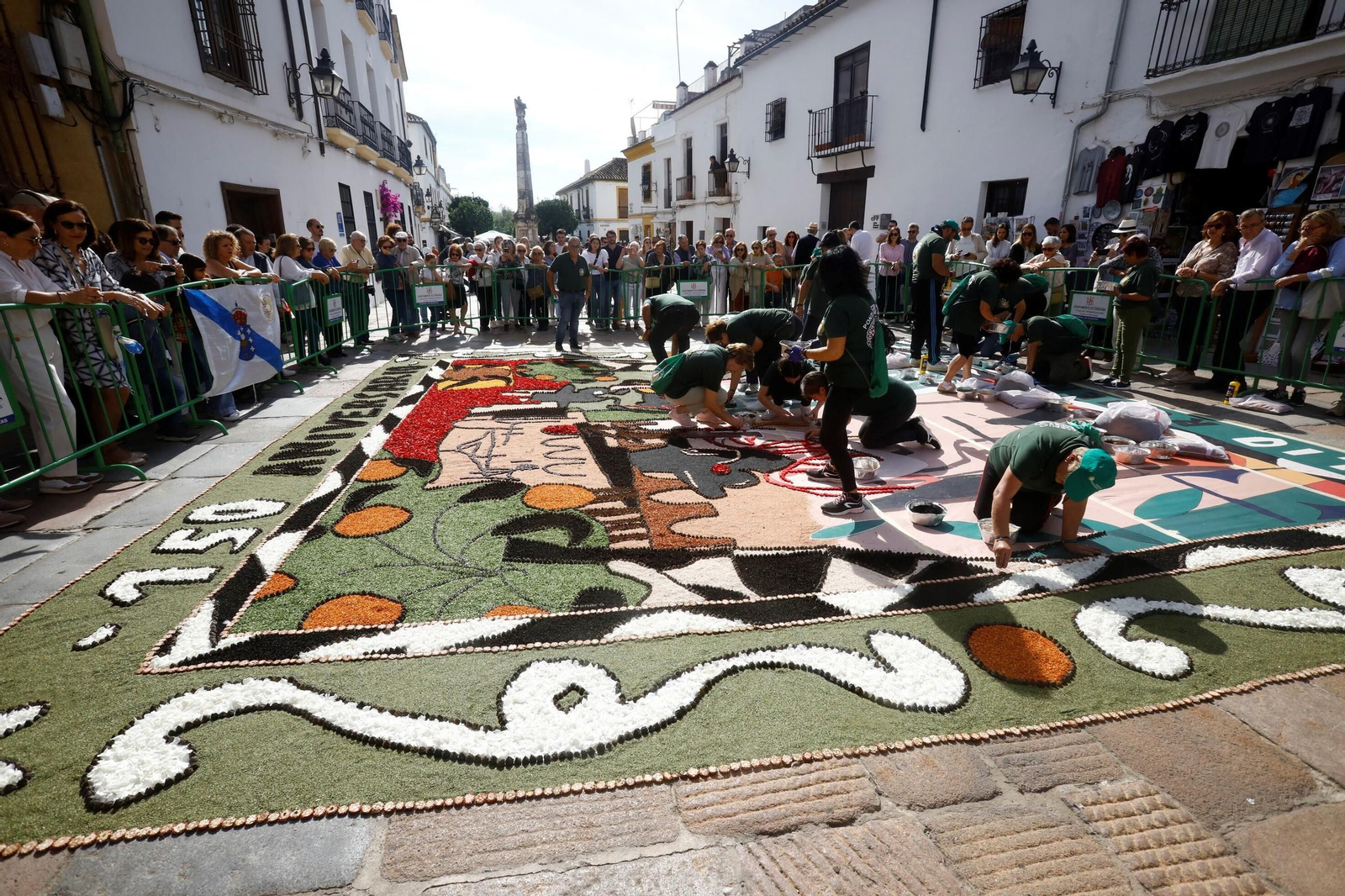 Las imágenes de la espectacular alfombra floral inspirada en Romero de Torres