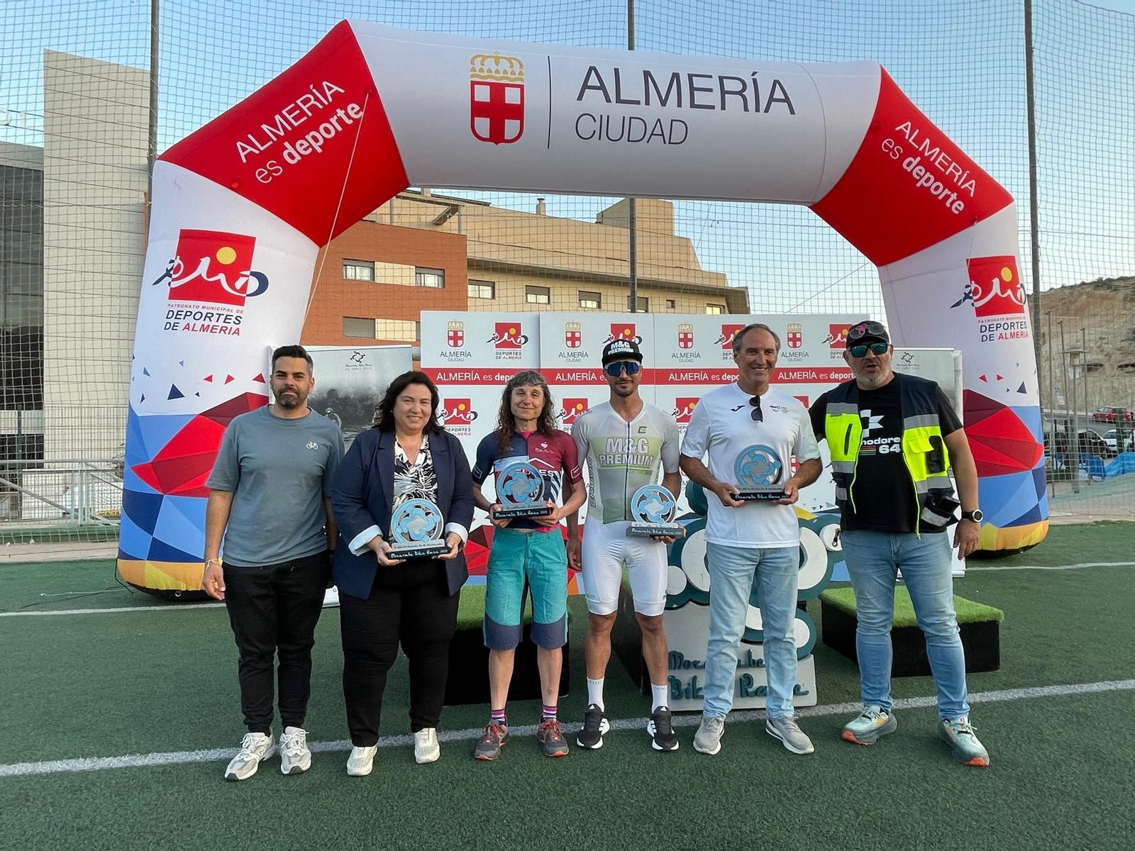Podio de los ganadores indiviuales de la Mozárabe Bike Race celebrada durante el pasado fin de semana. Podio de los ganadores indiviuales de la Mozárabe Bike Race celebrada durante el pasado fin de semana.