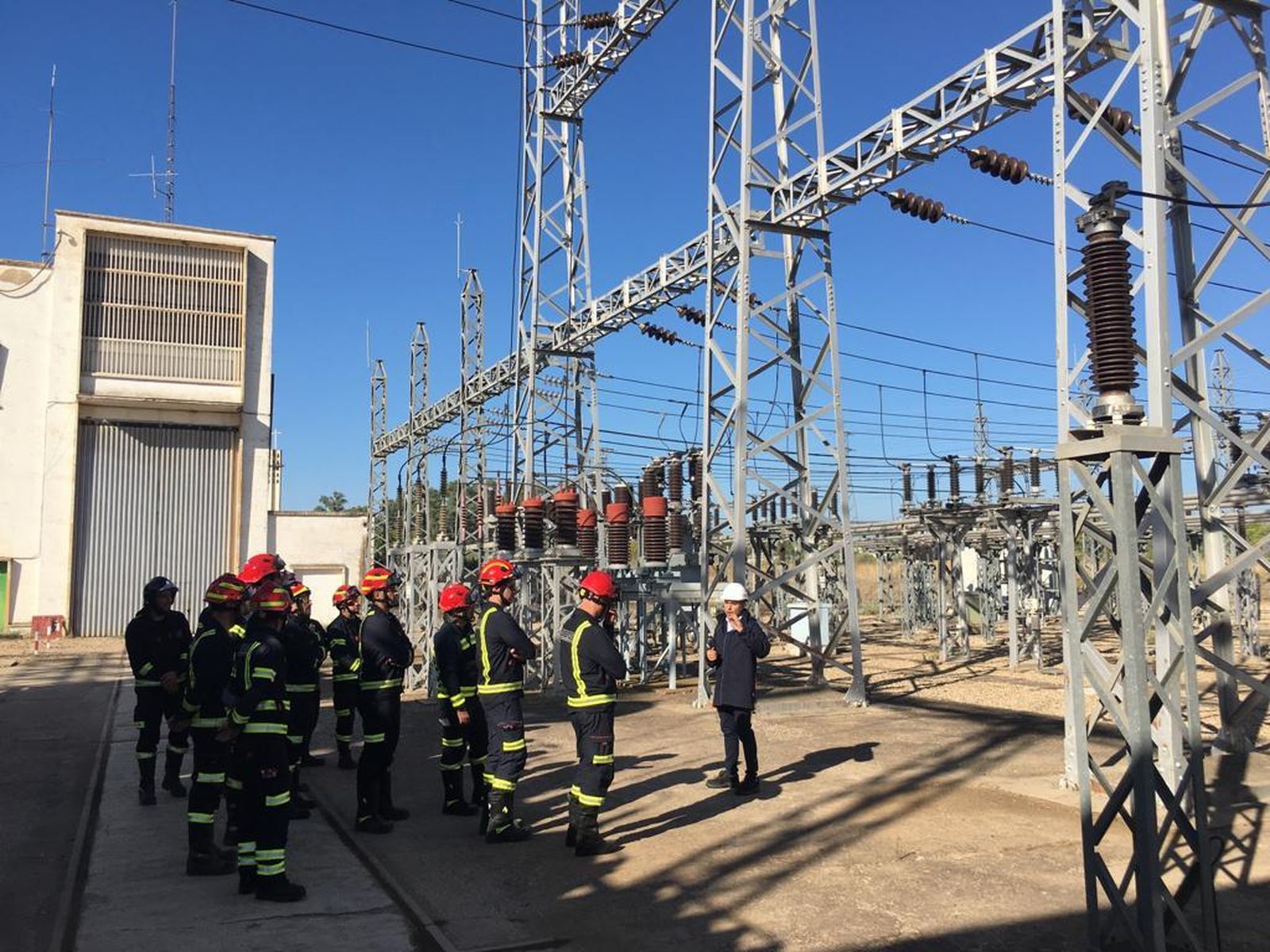 Visita de los bomberos del Consorcio Provincial de Córdoba a las instalaciones eléctricas.