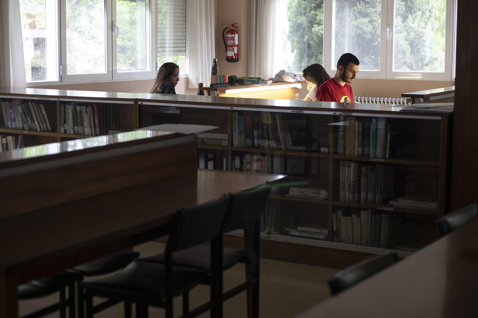 En la Biblioteca del Jesús-María, en Cartuja.