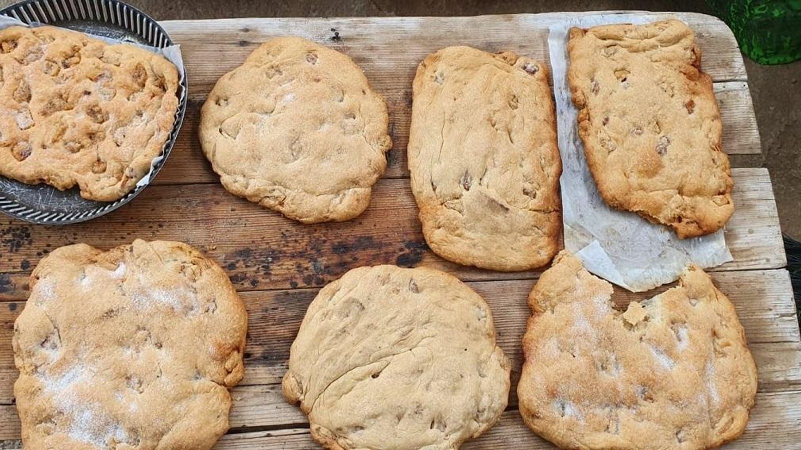 Tortas de chicharrones elaboradas en un horno moruno.