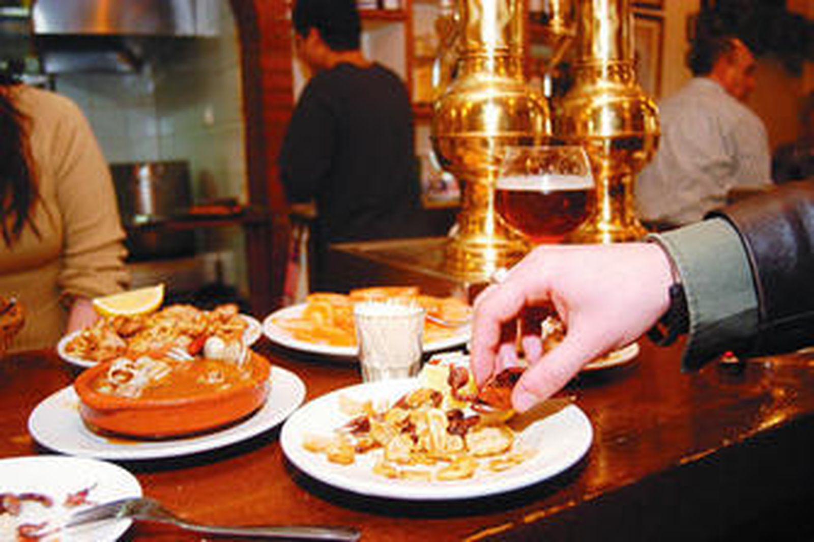 Aunque hay tapas que se comen con los dedos, no es el mismo concepto que el de 'finger food'