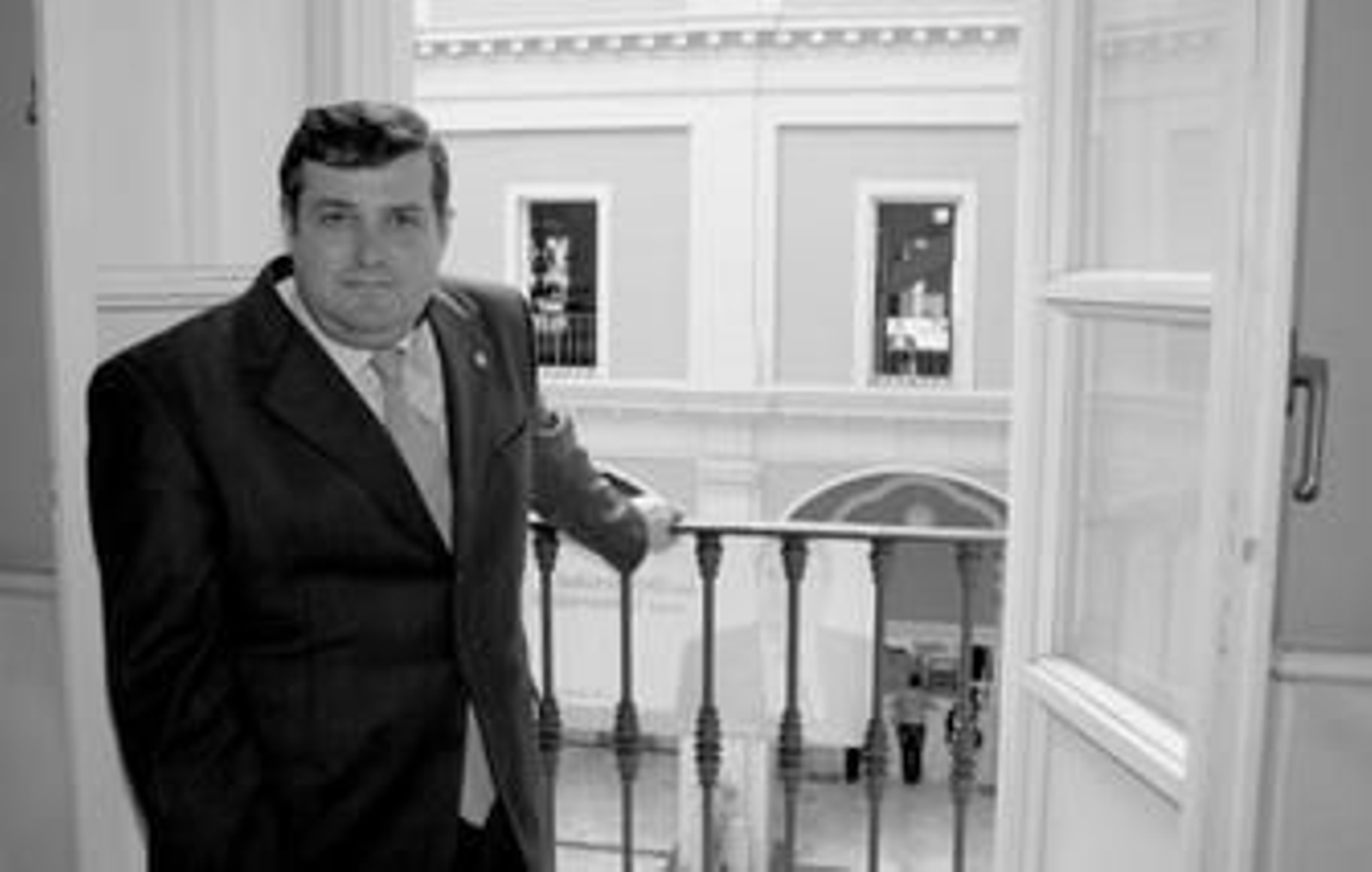 El rector en funciones, ante uno de los patios del antiguo convento de La Merced.