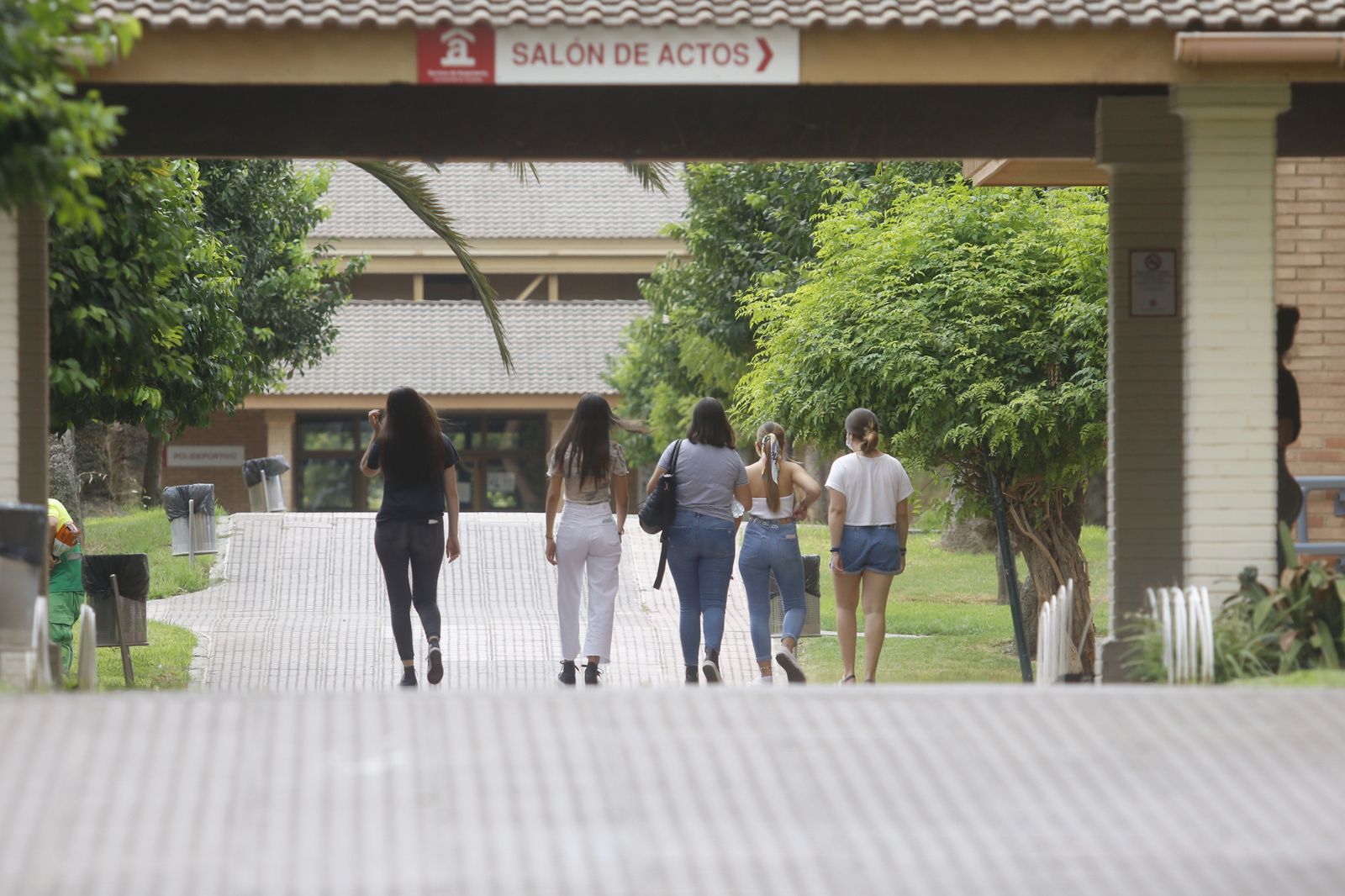 Jóvenes en el Colegio Mayor de la Asunción.