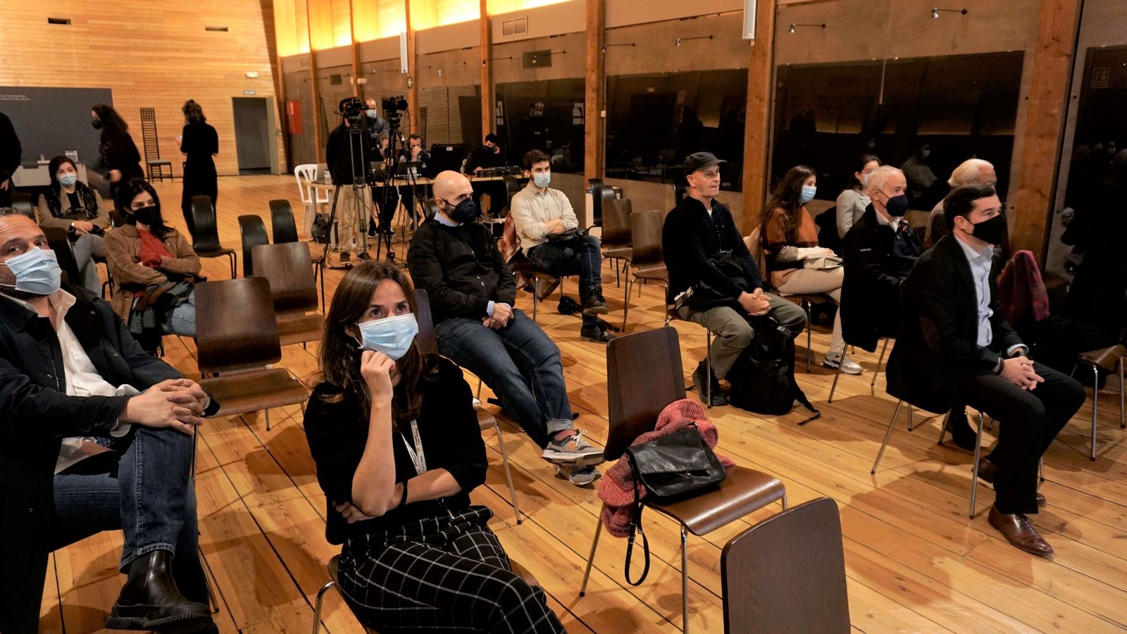 El público que asistió a la mesa redonda en el Pabellón Fidas, una sesión que fue también retransmitida también por Youtube y Facebook.