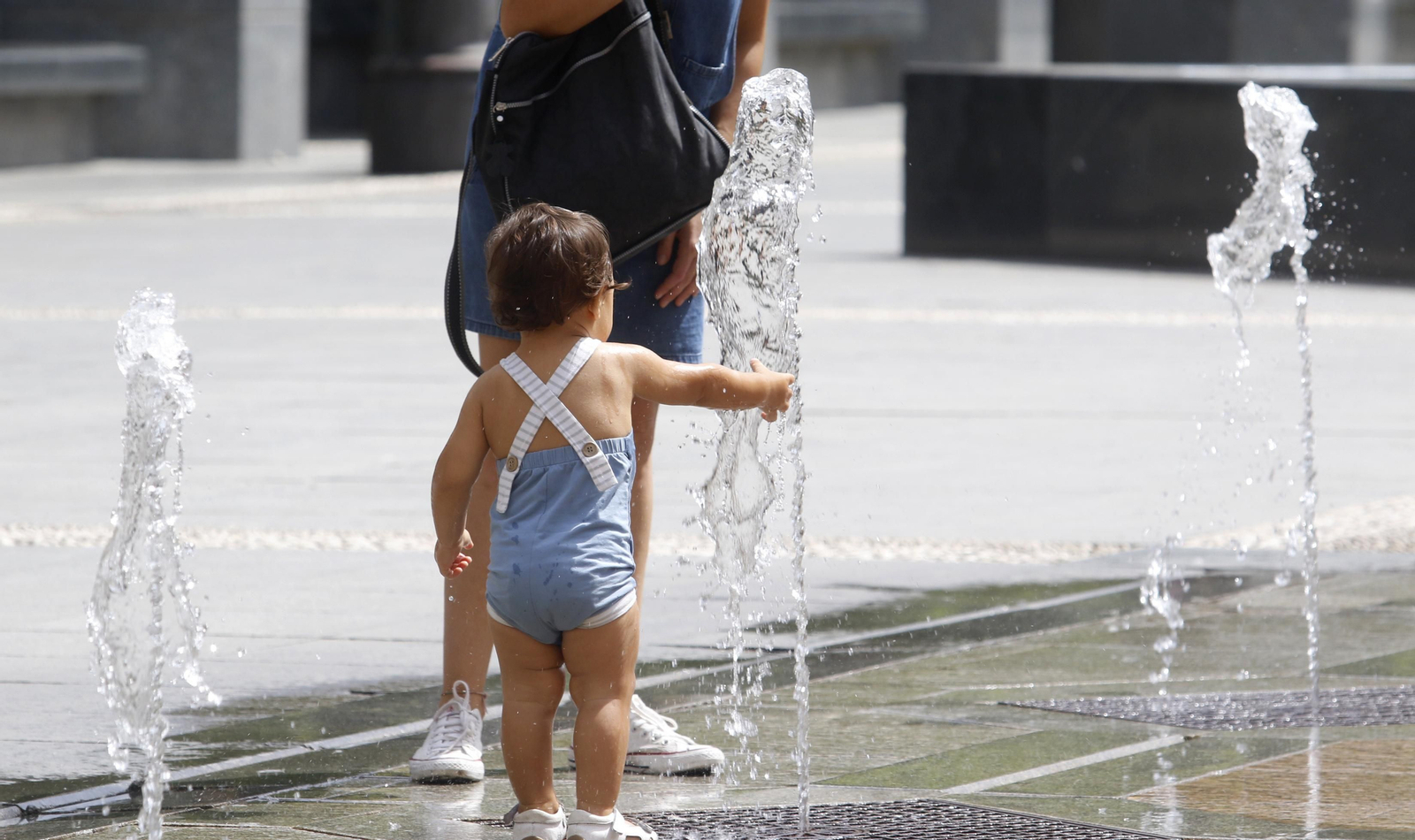 Córdoba se asfixia con las temperaturas máximas de España, en imágenes