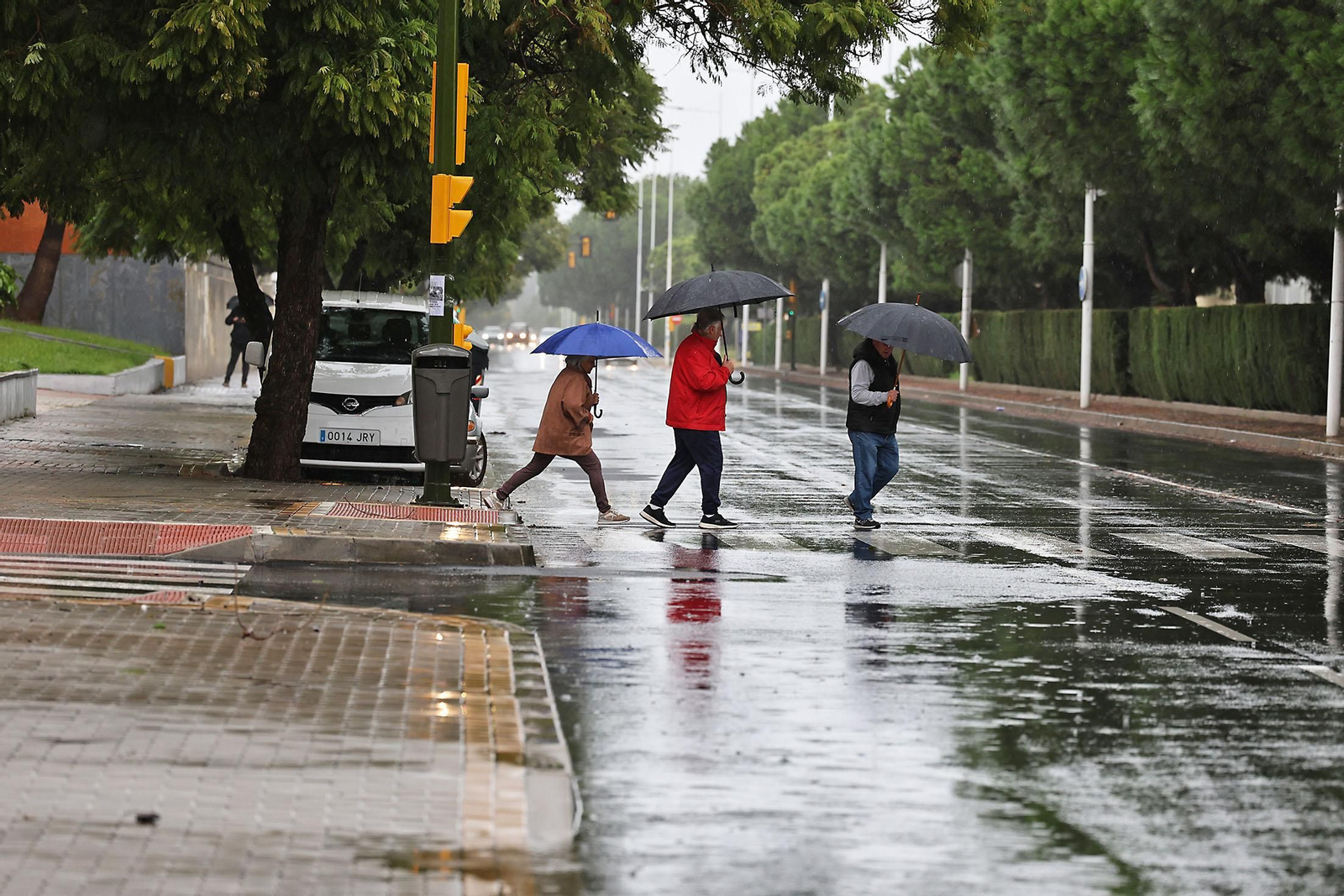 Imágenes de la lluviosa mañana de sábado en Huelva