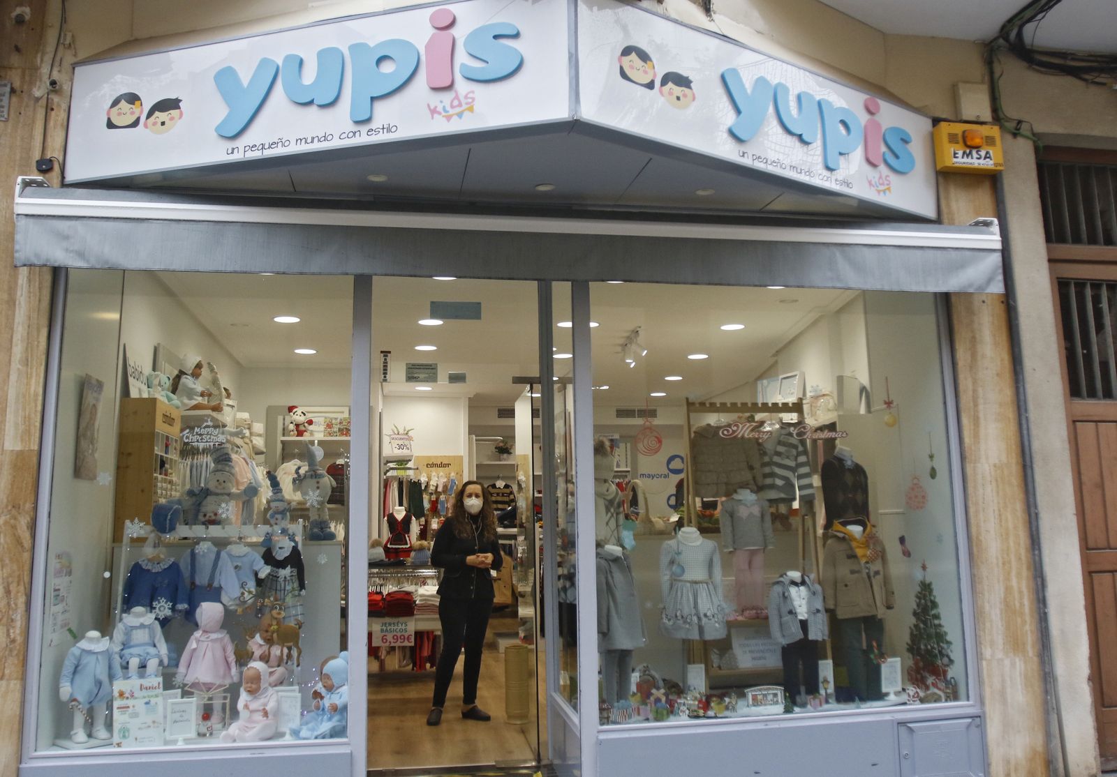 La apertura de los comercios de Córdoba en el puente de la Constitución