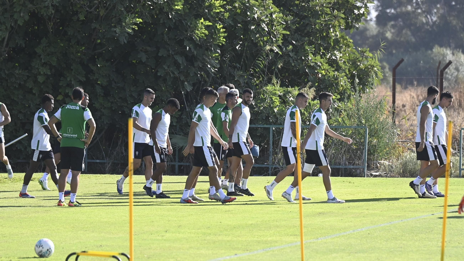 Los jugadores del Córdoba CF, durante una sesión en la Ciudad Deportiva.