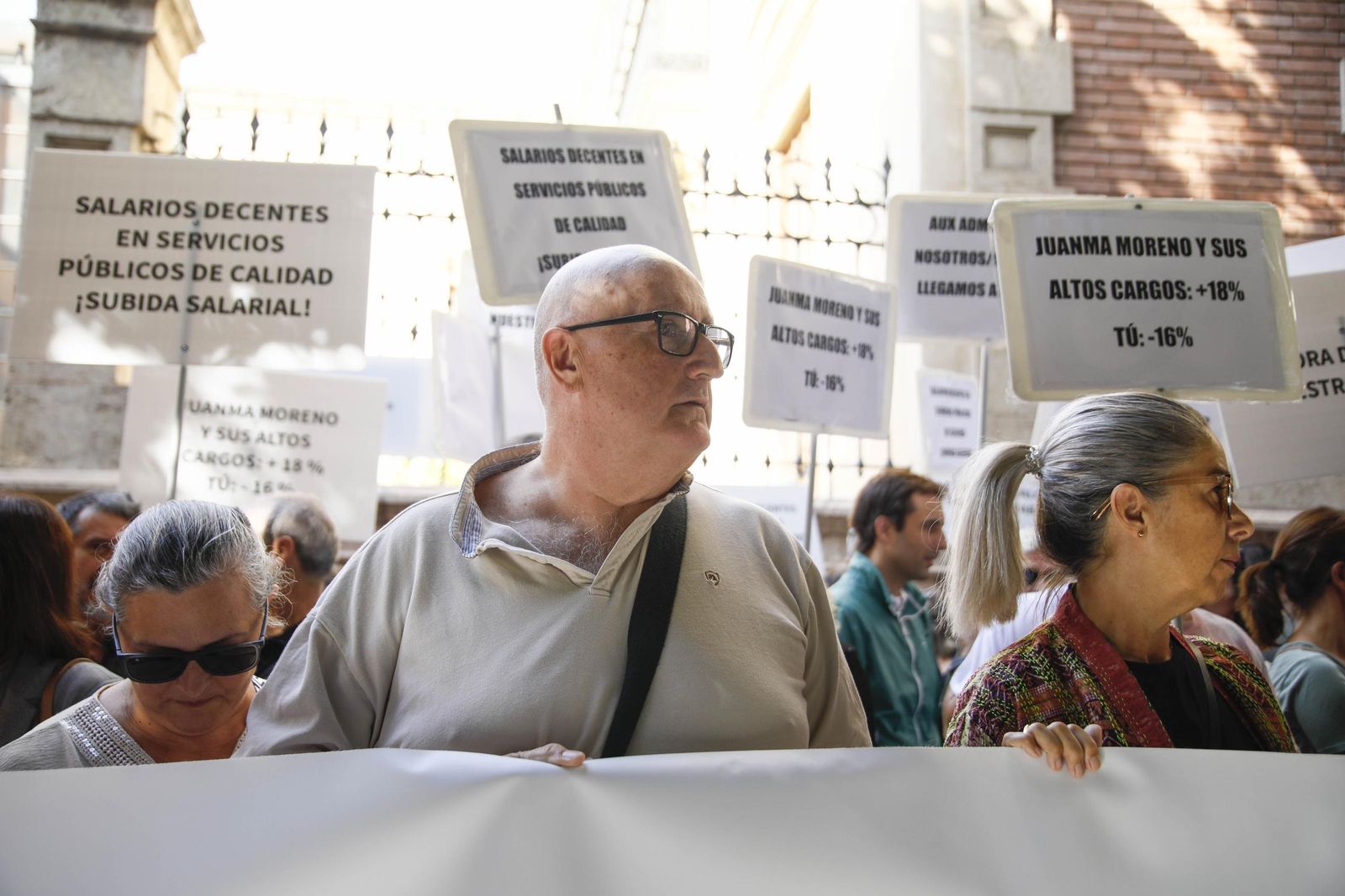 Las imágenes de la concentra para reclamar mejoras laborales para el personal funcionario de la Junta de Andalucía en Almería