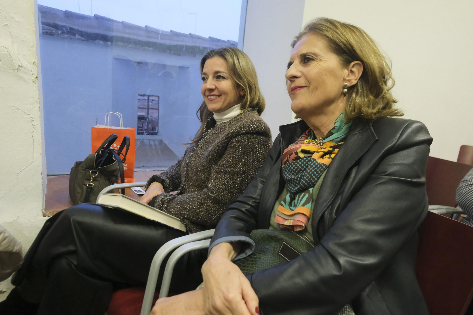 Las imágenes de la presentación de la obra ‘Historias de mujeres casadas’ de Cristina Campos en Córdoba