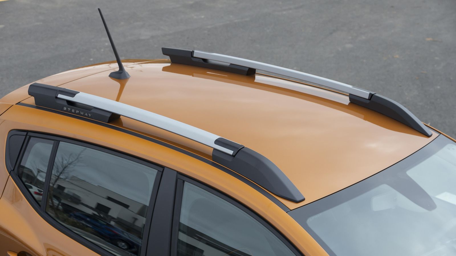 Un recurso inteligente son las barras que pueden pasar de esta posición longitudinal a una transversal con sólo una llave allen.