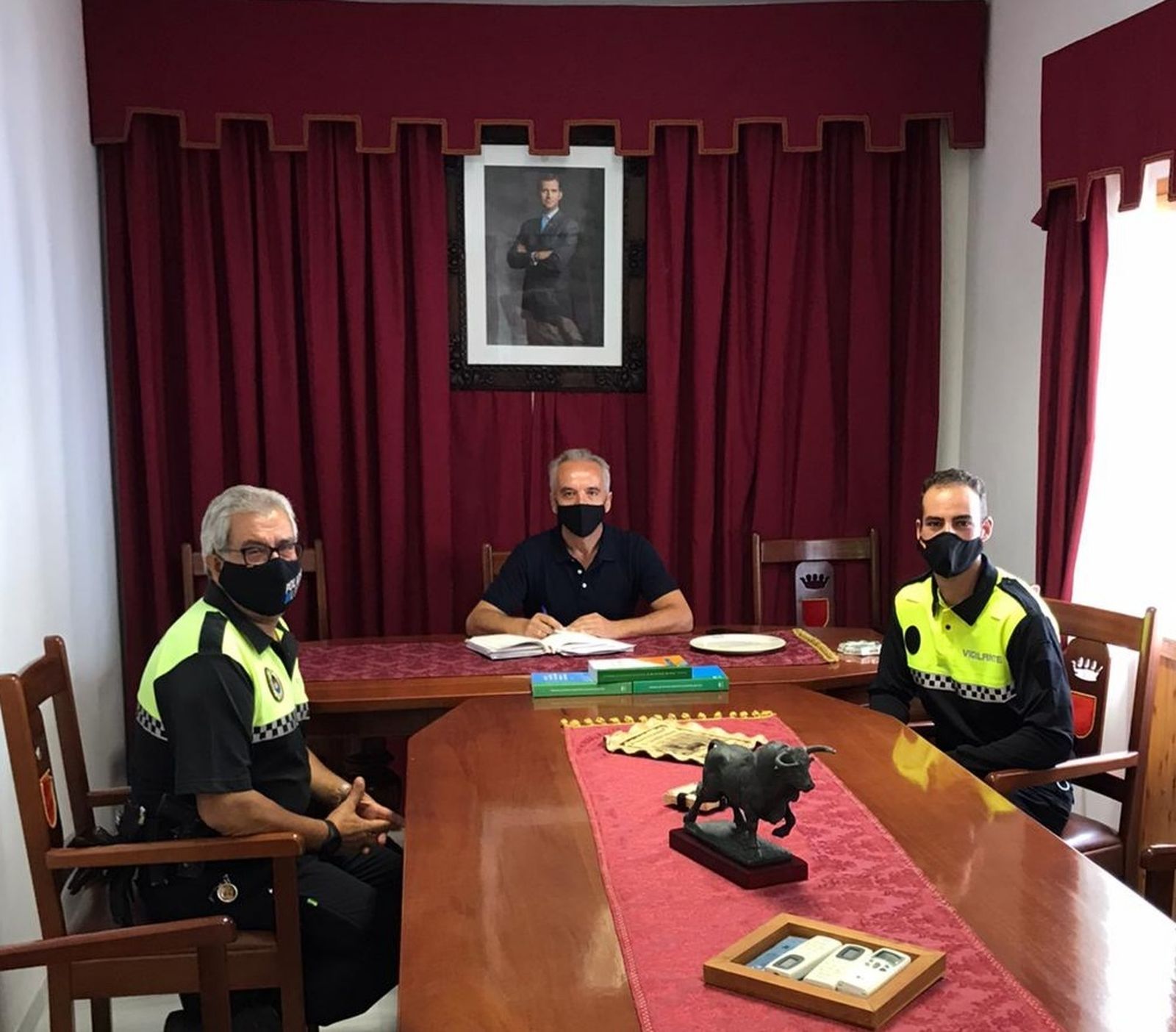 El nuevo vigilante toma posesión de su cargo