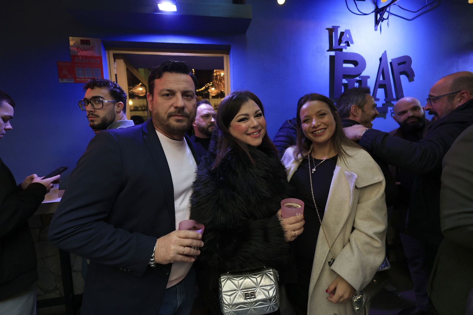 Búscate en las fotos del ambiente en el centro de La Línea antes de la Nochevieja