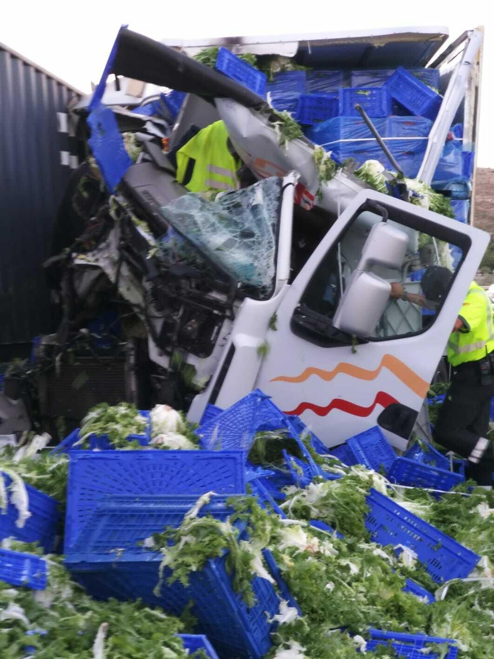 Un accidente  entre dos camiones en la A7 sentido Torremolinos causa 13 kilómetros de retención