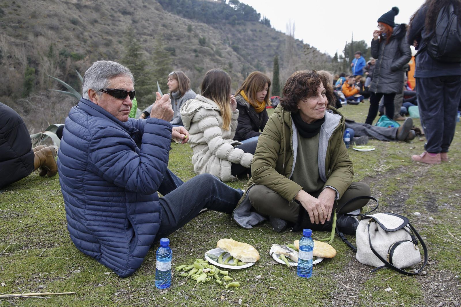 Pese al frío, la explanada del Sacromoente se llenó de granadinos.