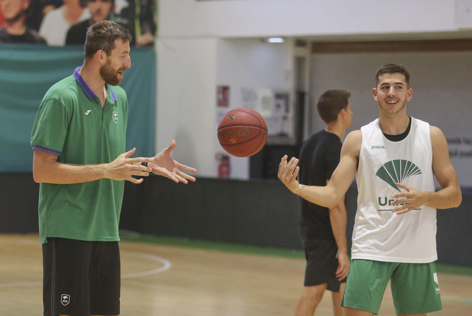 Las fotos de los jóvenes del Unicaja en Los Guindos