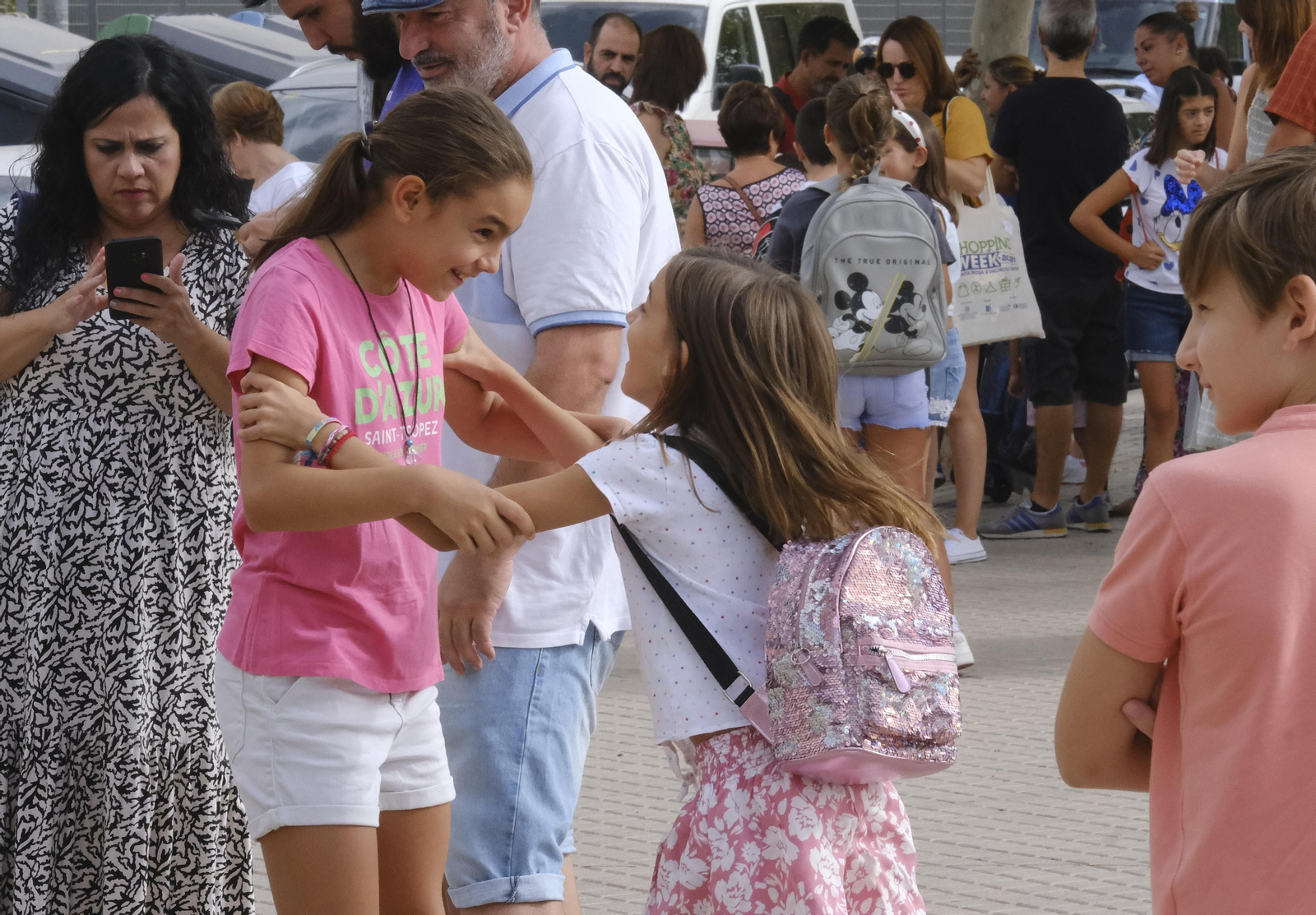 Las imágenes de la vuelta al cole en Córdoba: reencuentros, nervios y mucha ilusión