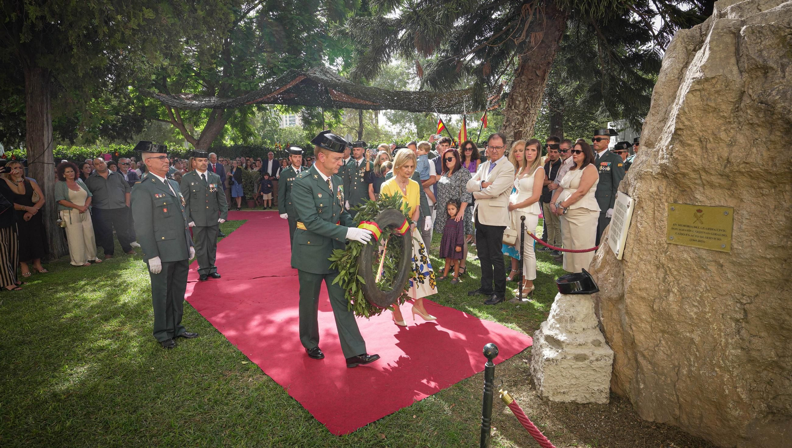 Celebración del Día del Pilar en el cuartel de la Guardia Civil de Jerez