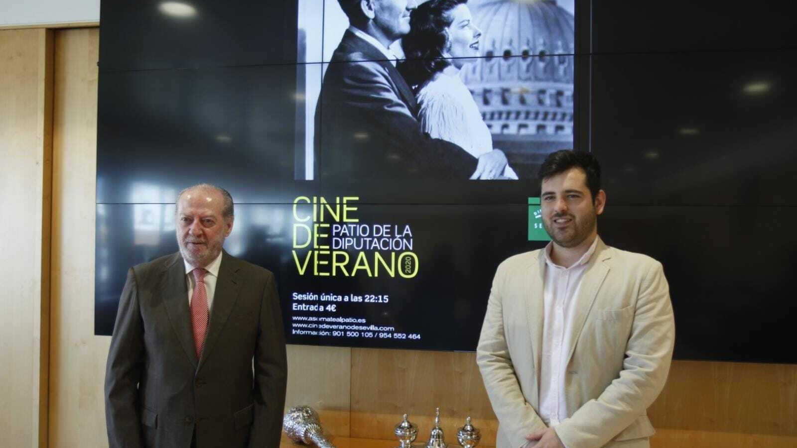 El presidente de la Diputación, Fernando Rodríguez Villalobos, y el diputado provincial de Cultura y Ciudadanía, Alejandro Moyano, en la presentación de la cartelera del cine de verano.