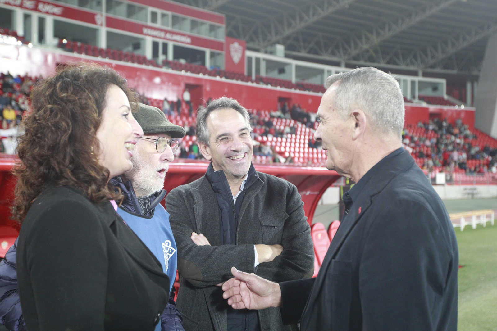 Imágenes del partido homenaje al 'eterno' capitán de la U.D. Almería, José Ortiz