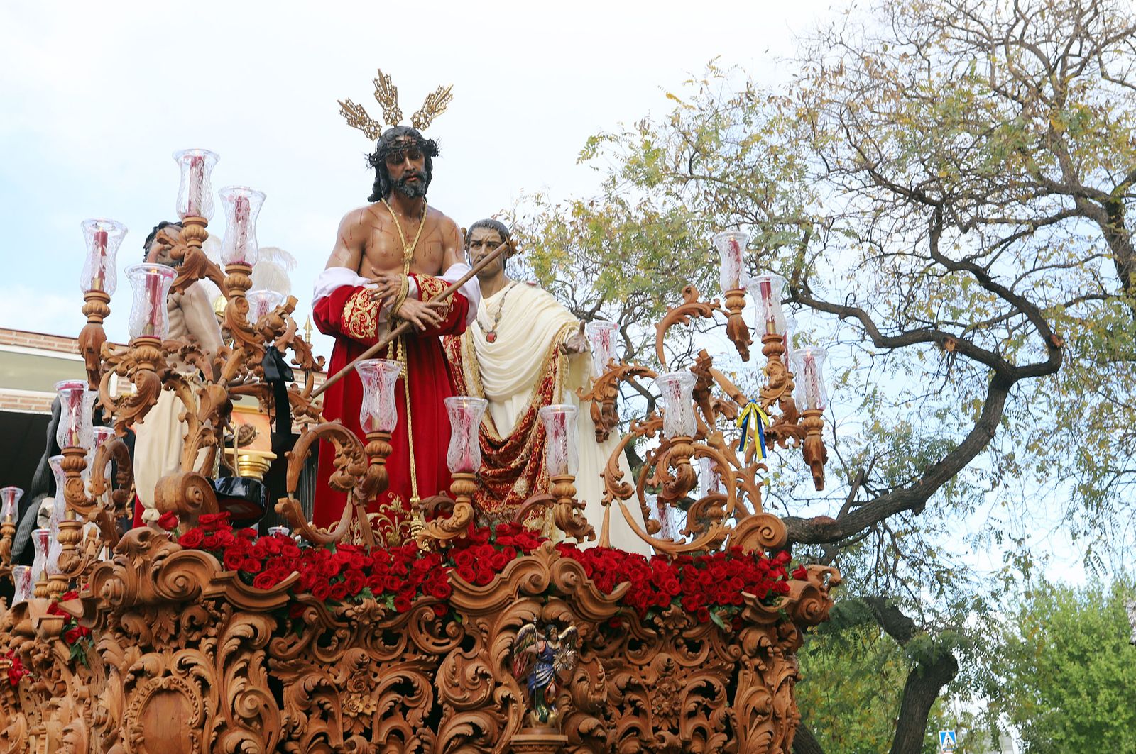 Imágenes de la procesión de La Sentencia por las calles de Huelva