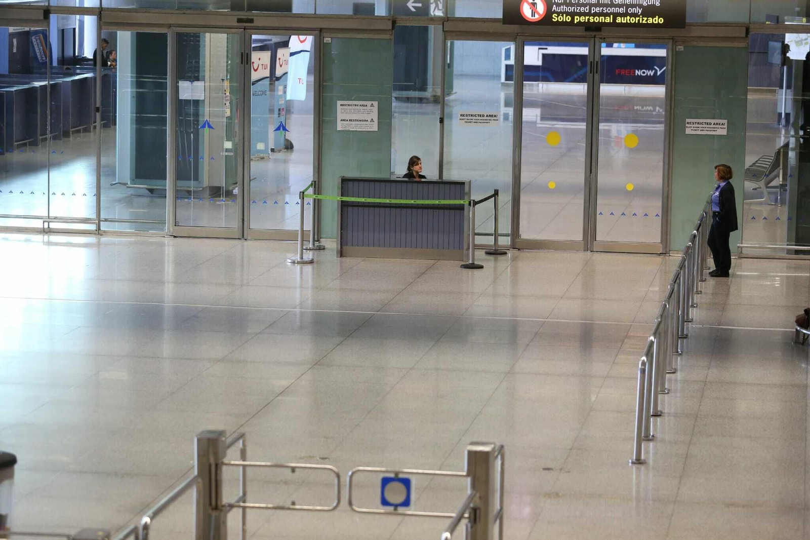 Fotos del 'overbooking' registrado en el aeropuerto de Málaga