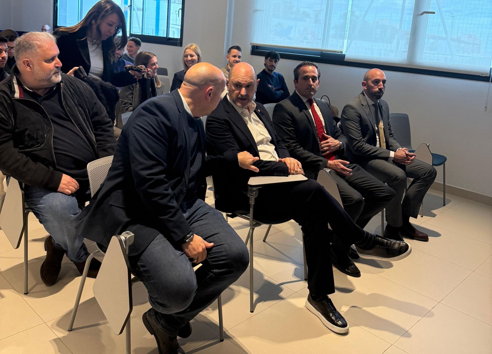 Louzán, en La Academia entre otros asistentes