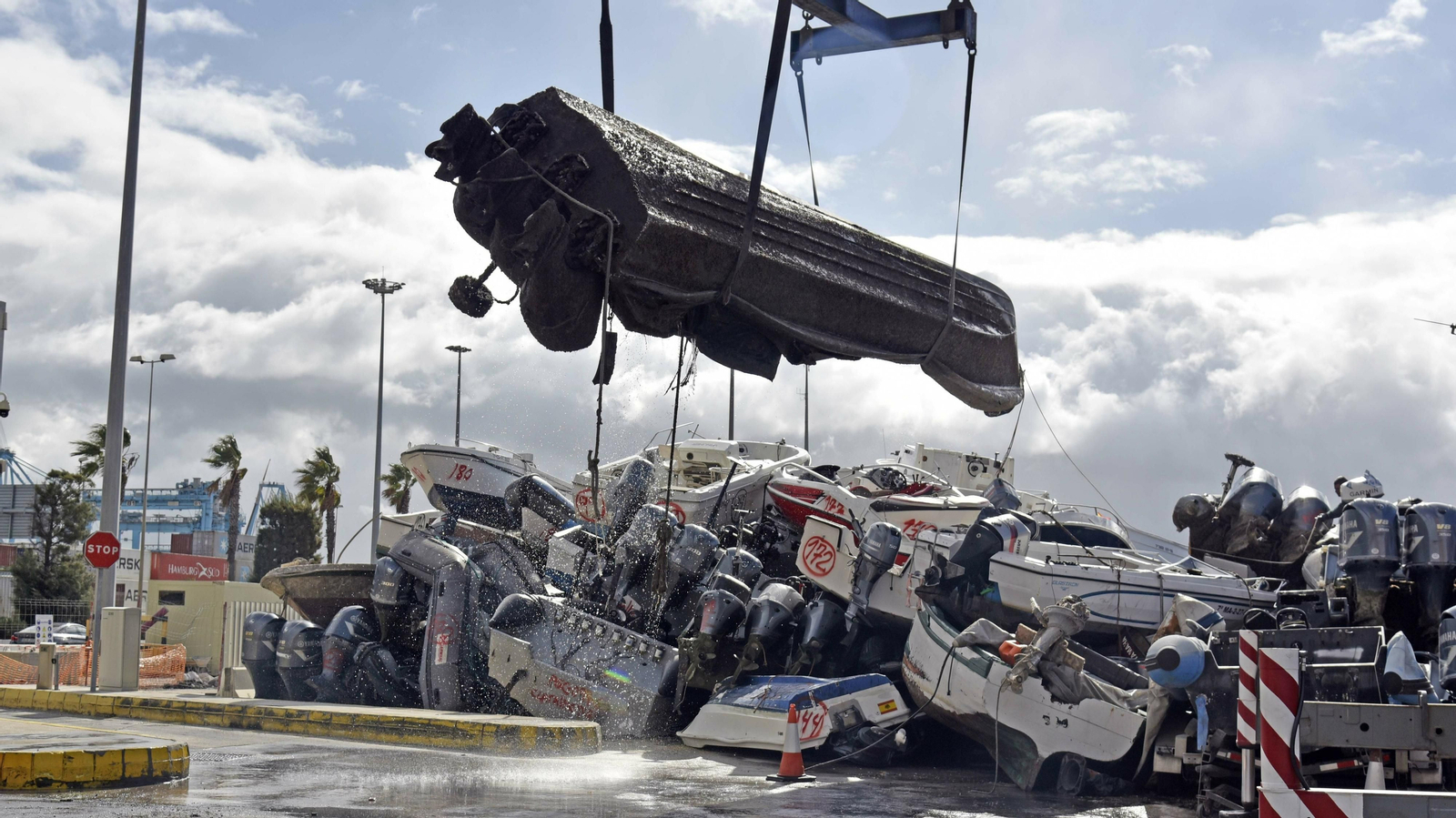 Las fotos del desalojo de las narcolanchas del servicio marítimo de la Guardia Civil