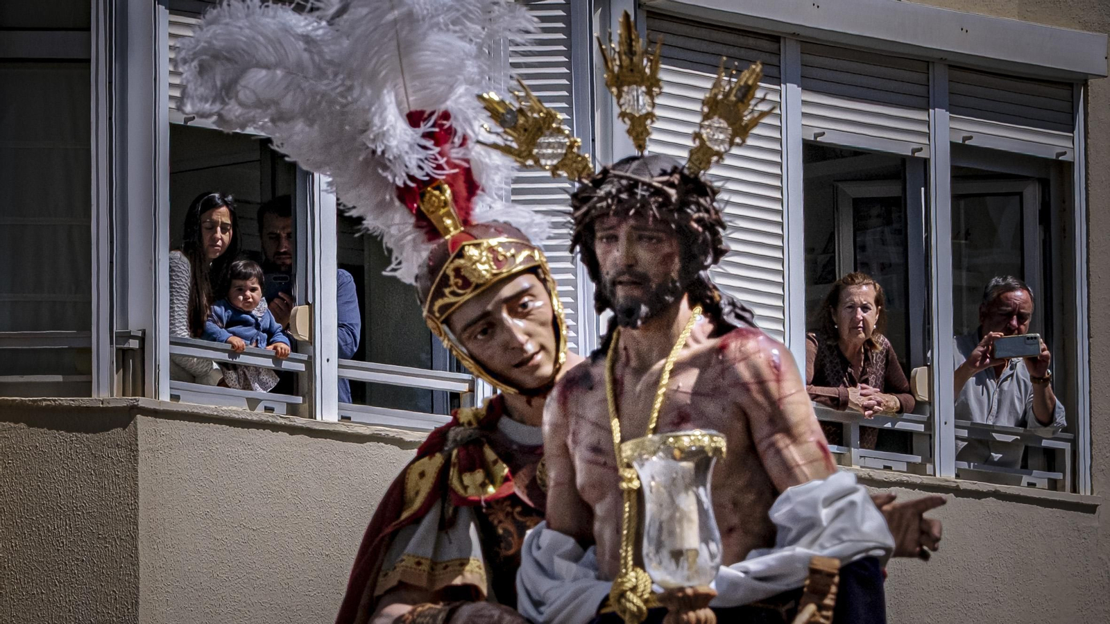Imágenes de la salida del Despojado en la Semana Santa de Cádiz 2025