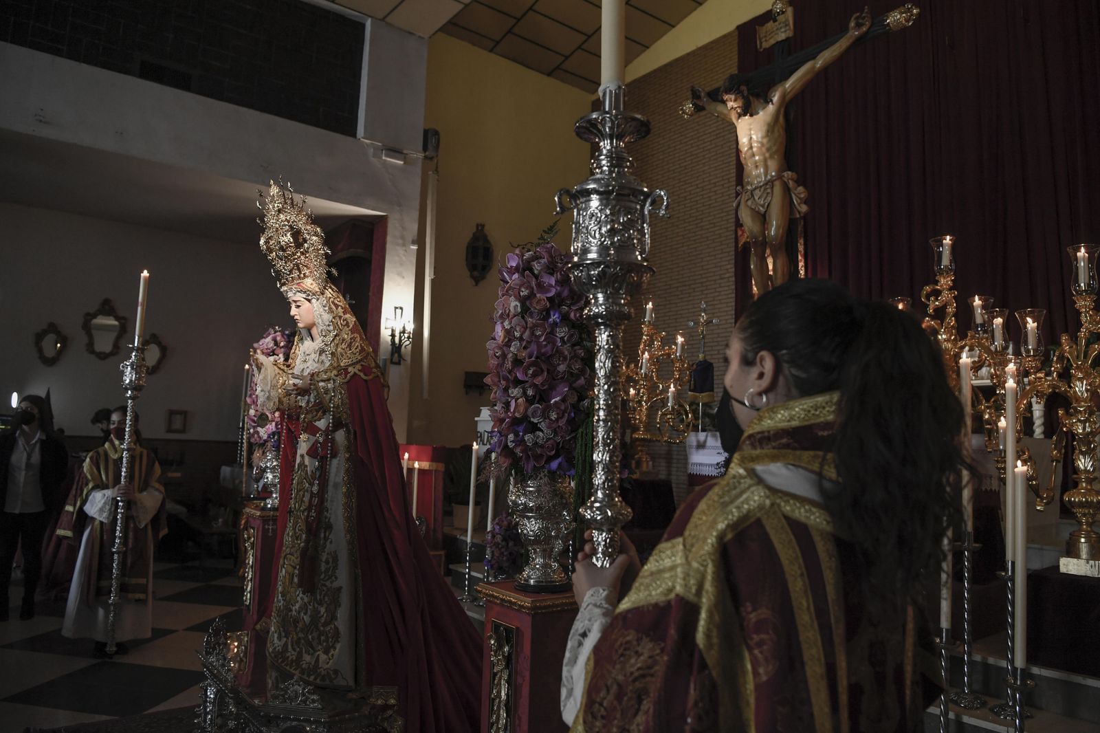 Las imágenes de la veneración de la hermandad de la Lanzada en el Zaidín