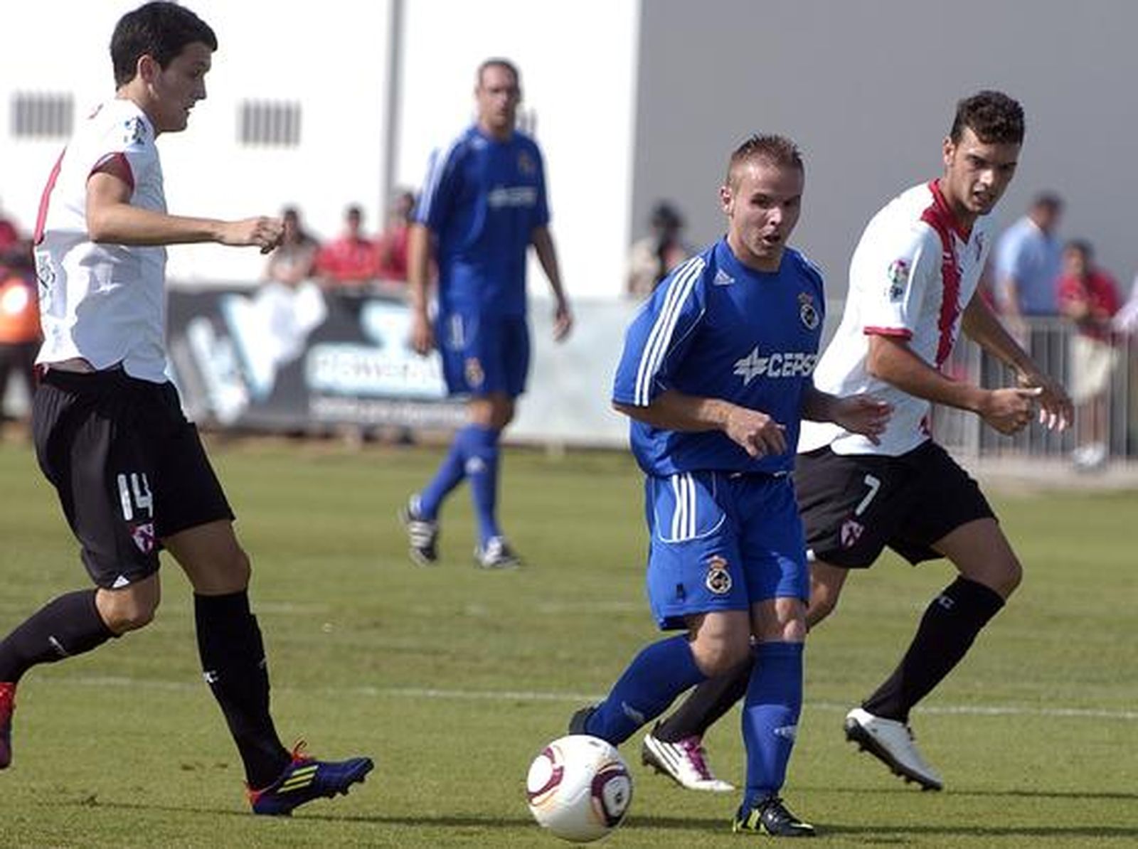 La Balona golea al Sevilla Atlético y es más líder. 

Foto: Manuel Gomez