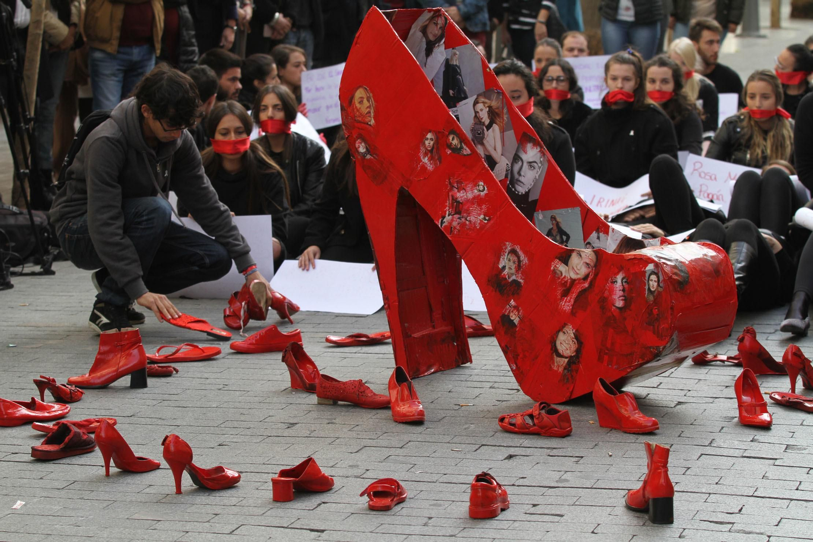 Lectura de manifiesto de violencia contra la mujer
