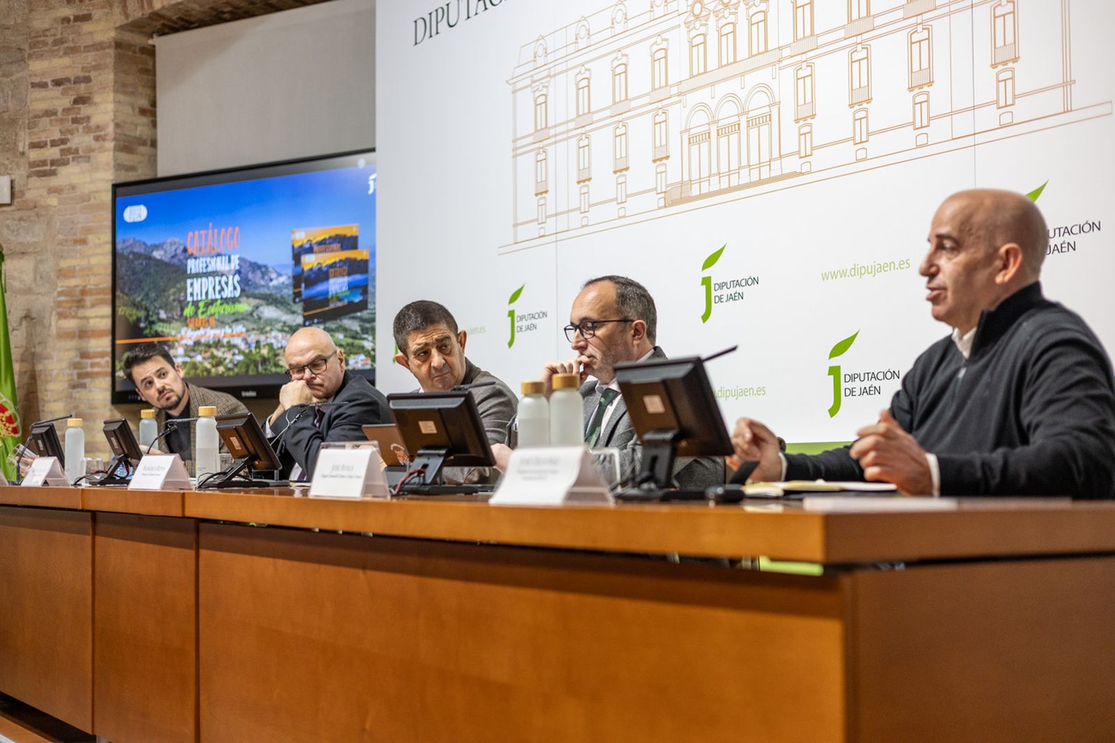 Presentación del catálogo que reúne la oferta ecoturista del Parque Natural de Cazorla, Segura y Las Villas