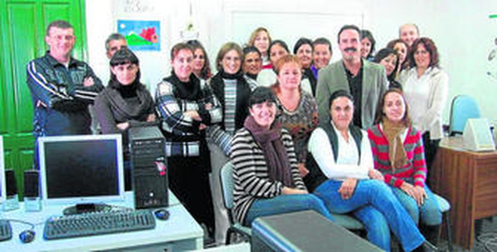 Los alumnos junto al alcalde de Fiñana, Alfredo Valdivia.