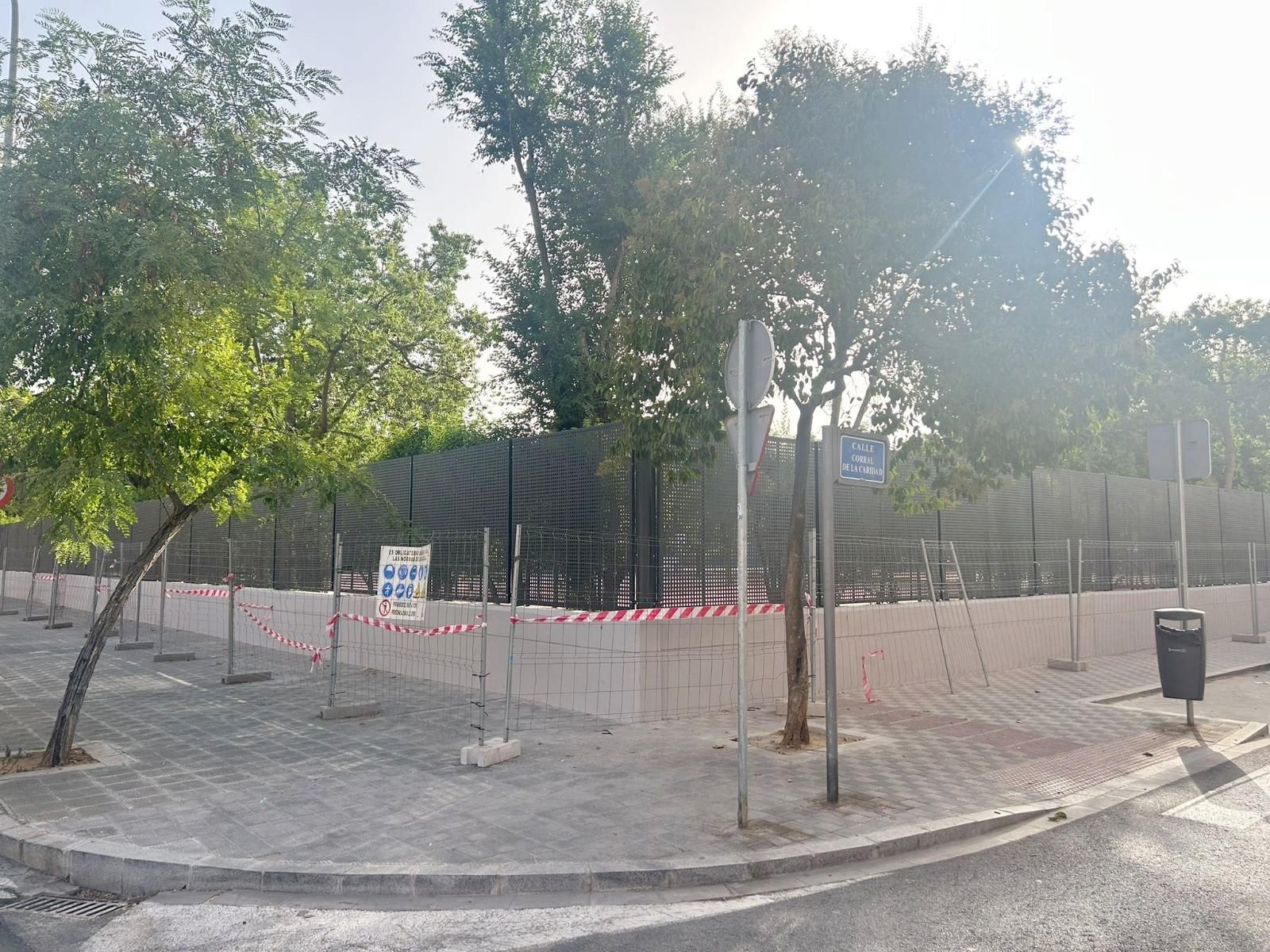 El cerramiento, ya renovado.