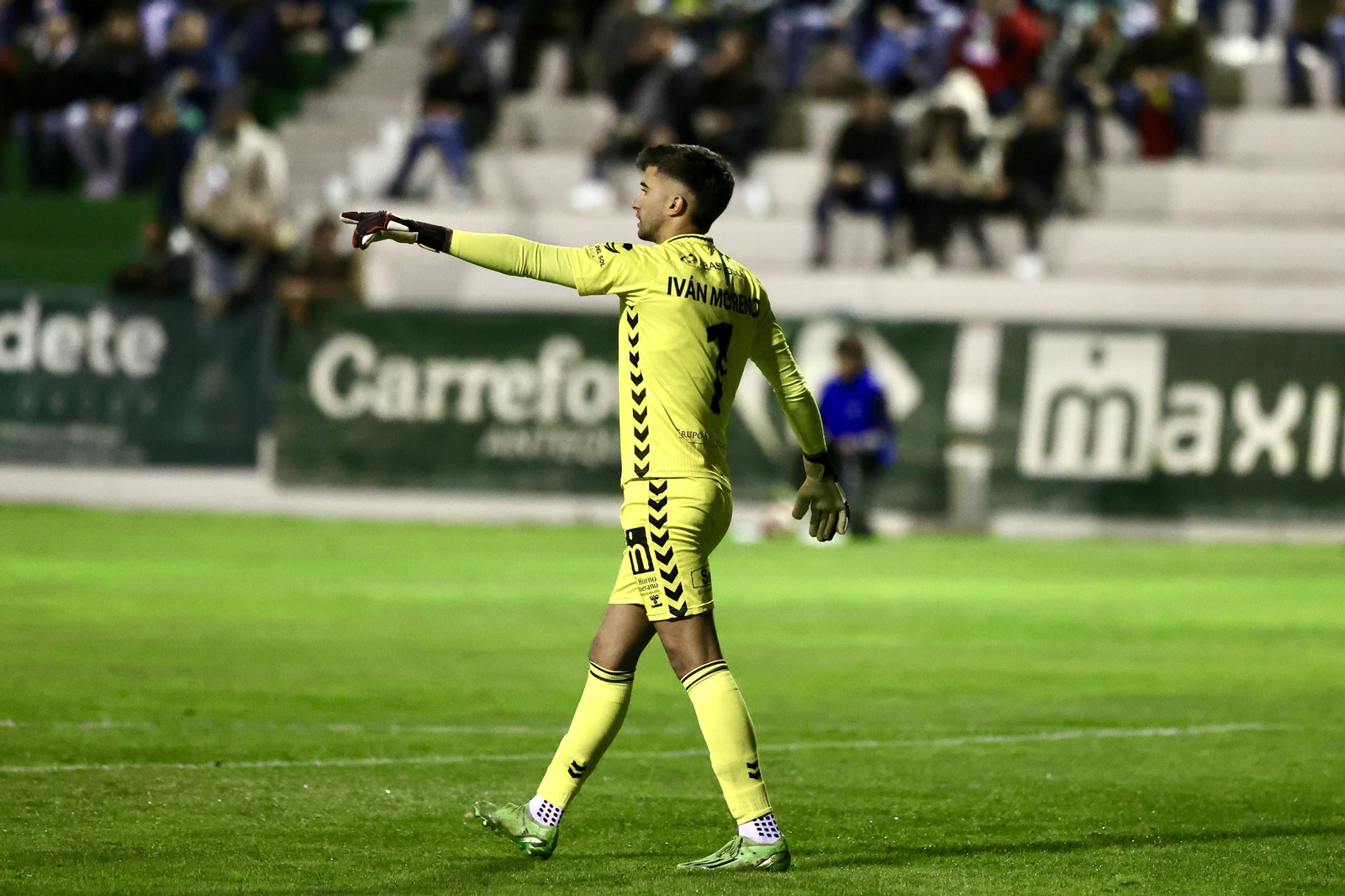 Las mejores fotos del ambiente en El Maulí para el Antequera - Córdoba CF