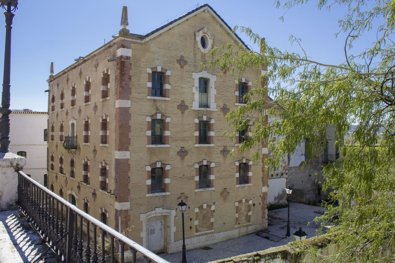 Edificio La Alianza de Puente Genil.