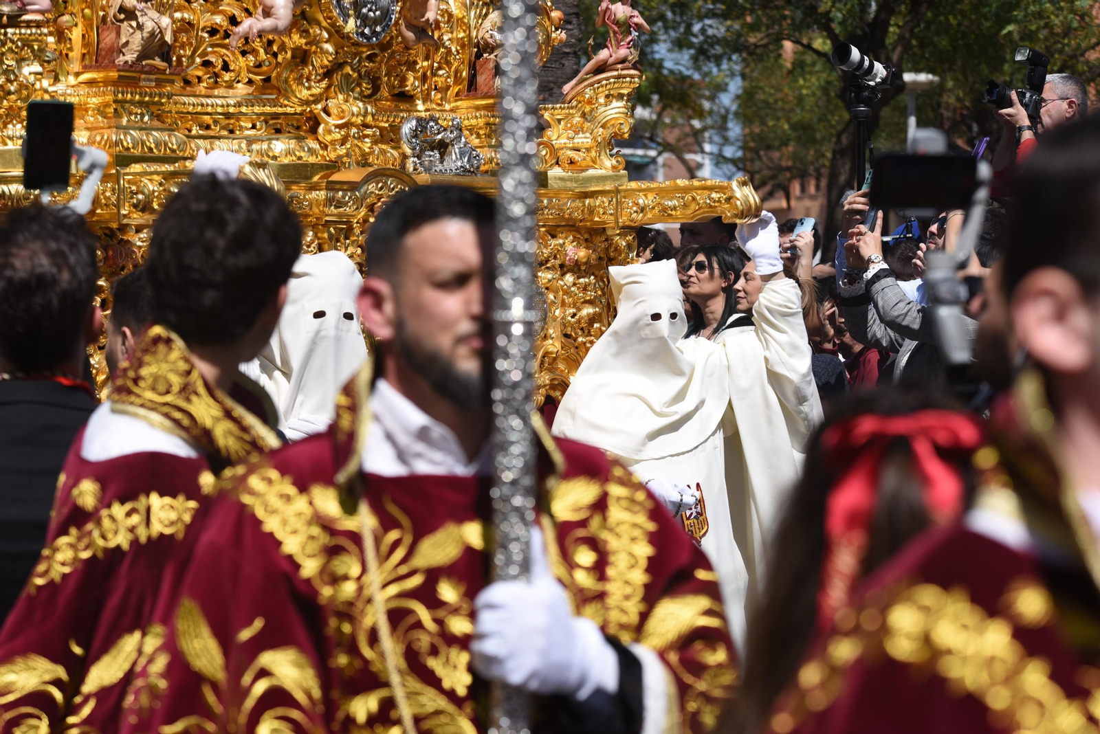 Las imágenes de la procesión de La Merced este Lunes Santo en Córdoba