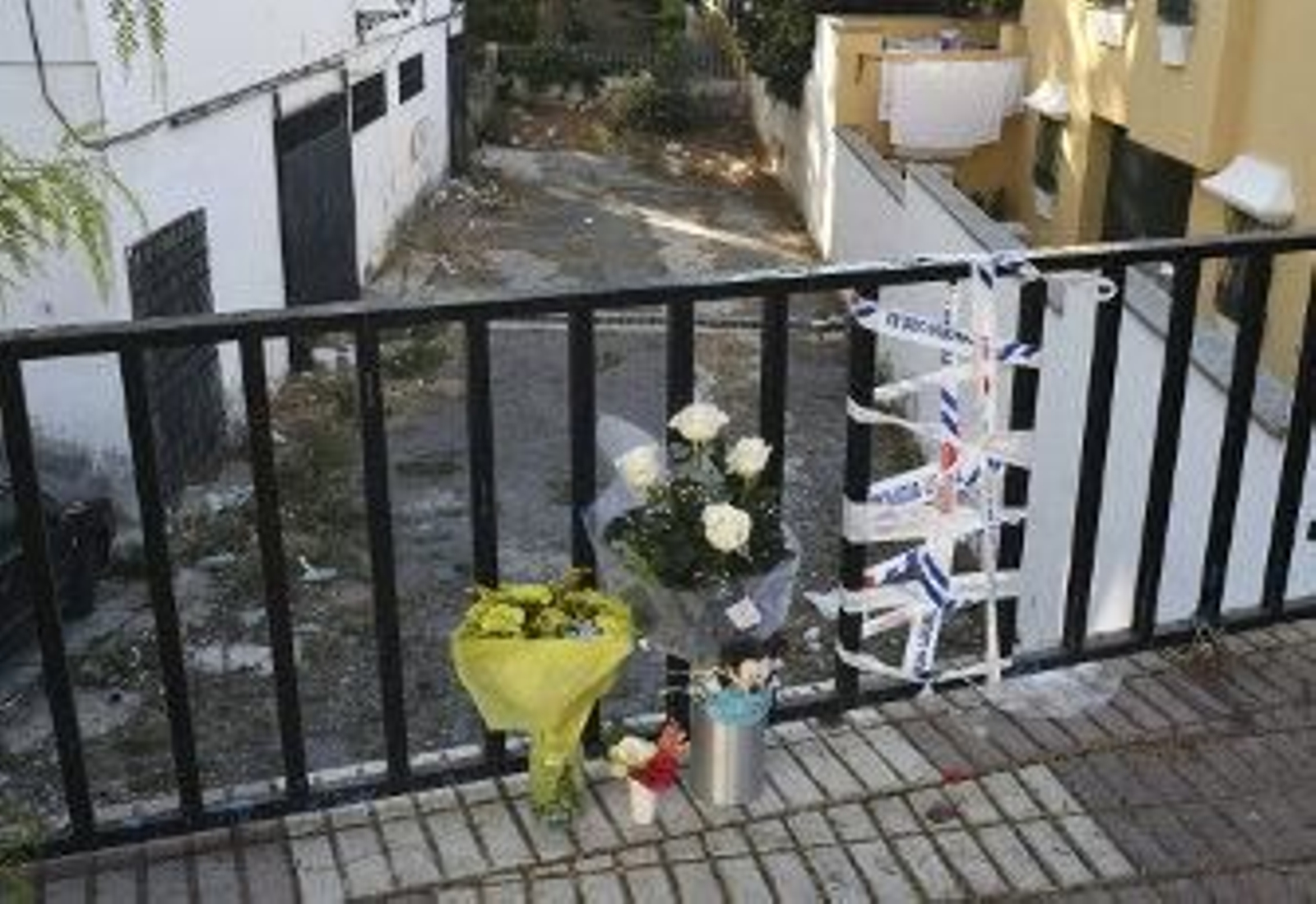 Fallece un niño de dos años tras caer por una barandilla rota en Marbella