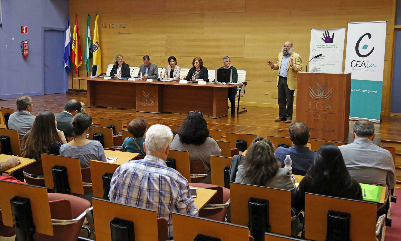 Un momento del debate sobre cooperación y migración celebrado en el campus.