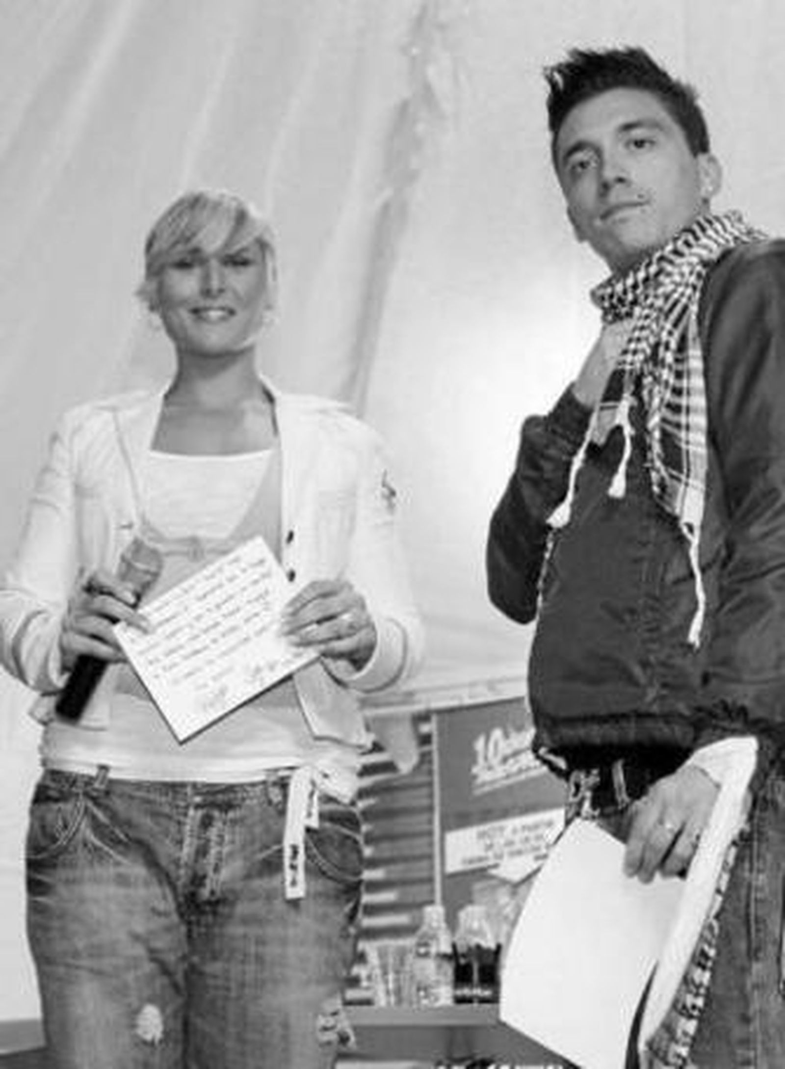 Rosa López, ayer, en su firma de discos en Granada.